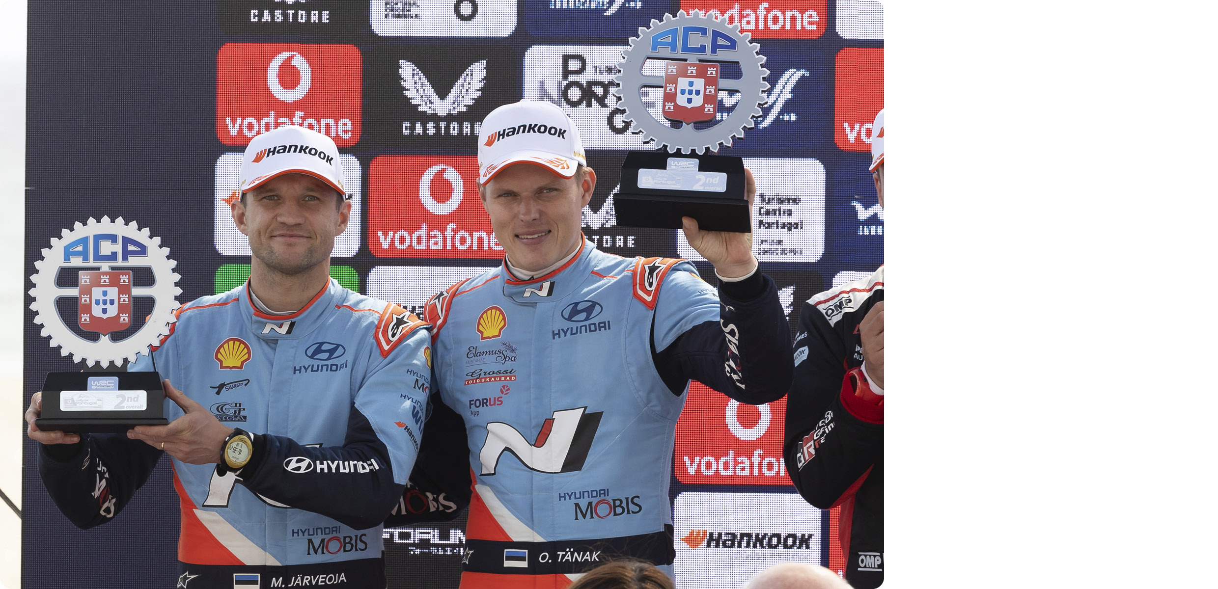 2025 WRC 5라운드 포르투갈 랠리에서 2위를 기록한 현대 월드랠리팀 선수들의 모습