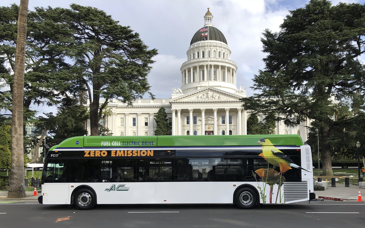 미국 캘리포니아에서 운행 중인 수소전기버스의 모습