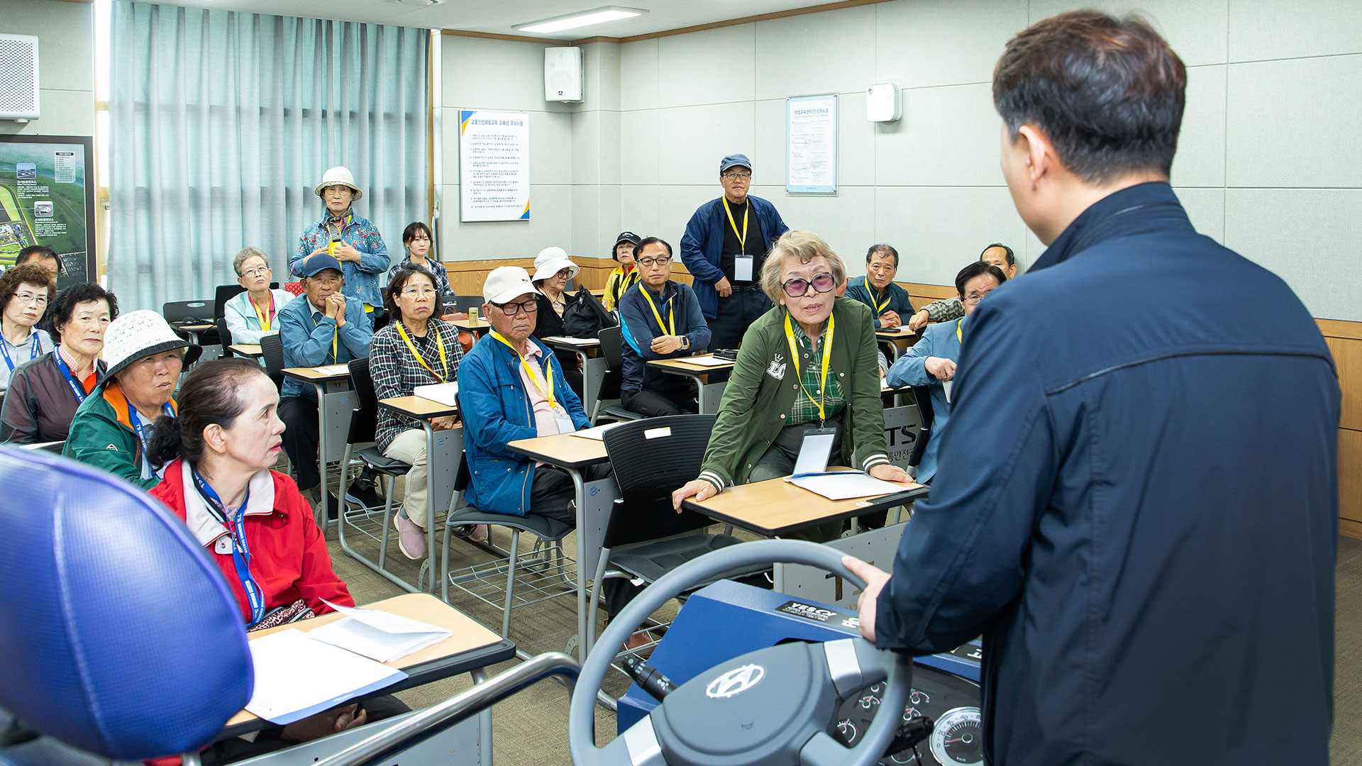 교육을 받고 있는 참가자 모습