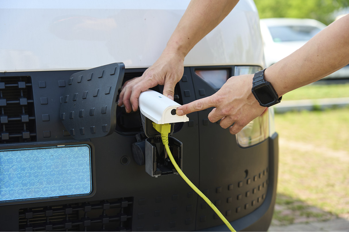 ST1의 V2L을 활용하는 모습