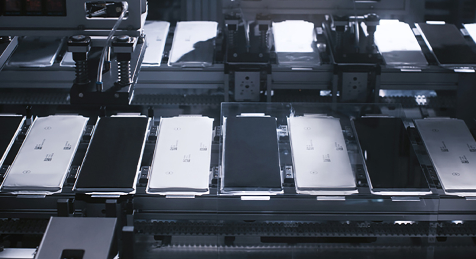 배터리 셀 생산 모습