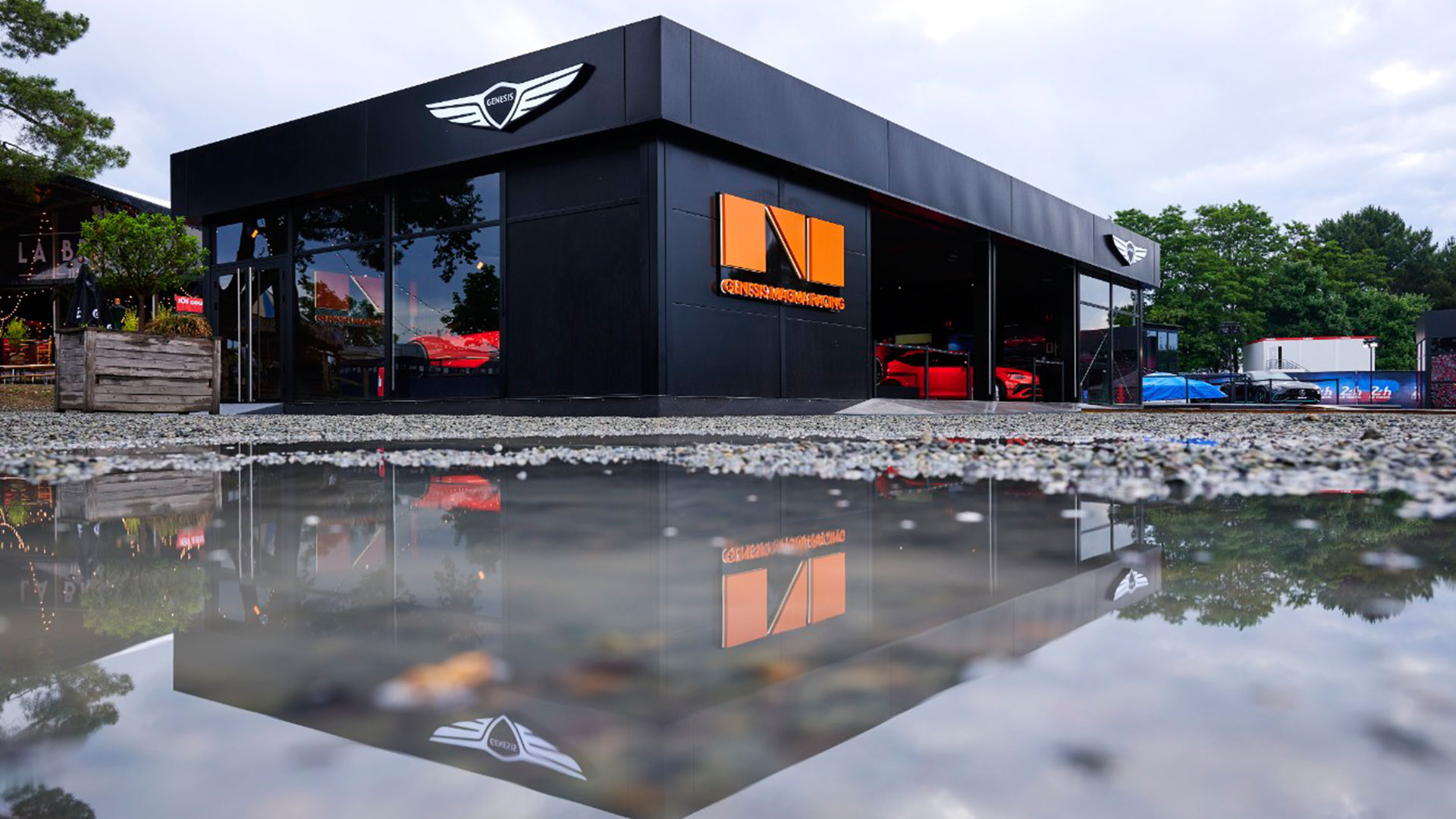 르망 24시 현장 제조사 빌리지(Manufacturer Village)에 마련된 제네시스 전시 부스의 모습