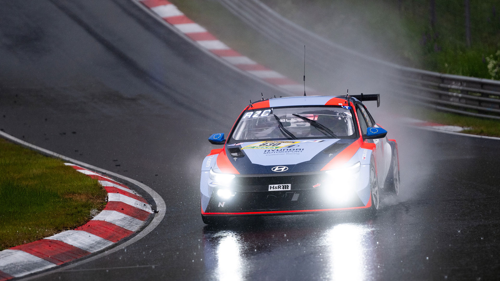 ‘2025 뉘르부르크링 24시 내구레이스’ TCR 클래스에 출전 예정인 현대자동차 유럽팀의 830번 ‘엘란트라 N TCR’ 경주차량