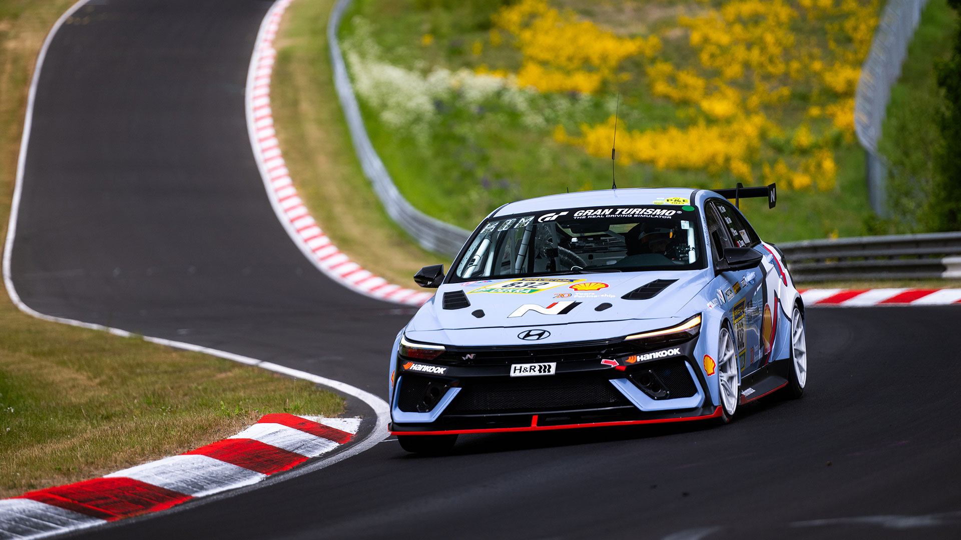 ‘2025 뉘르부르크링 24시 내구레이스’ SP3T 클래스에 출전 예정인 현대자동차 현대 N 컵팀의 303번 ‘엘란트라 N1 컵 카’ 경주차량