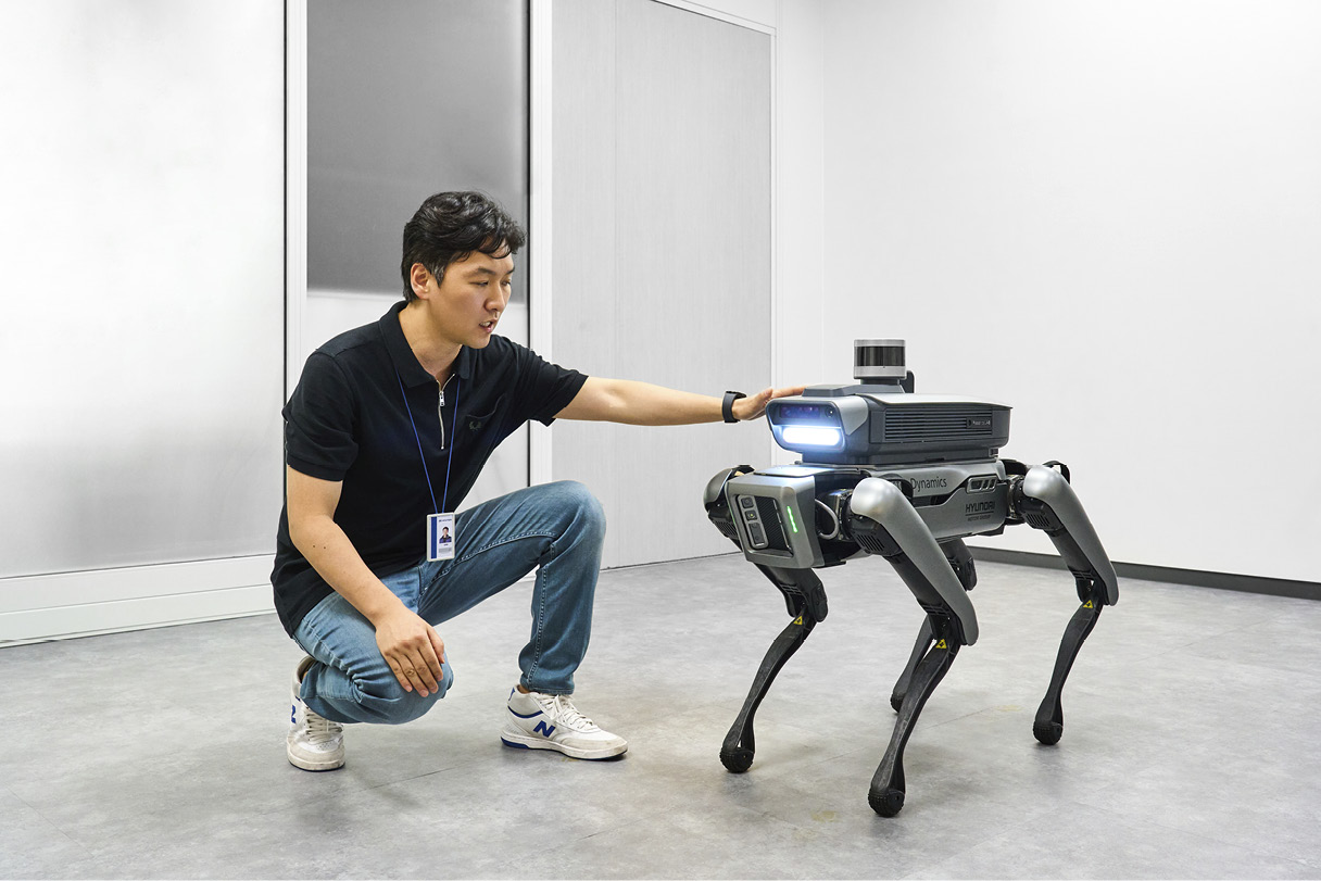 Researcher Explains Module Mounted on Four-legged Robot Spot