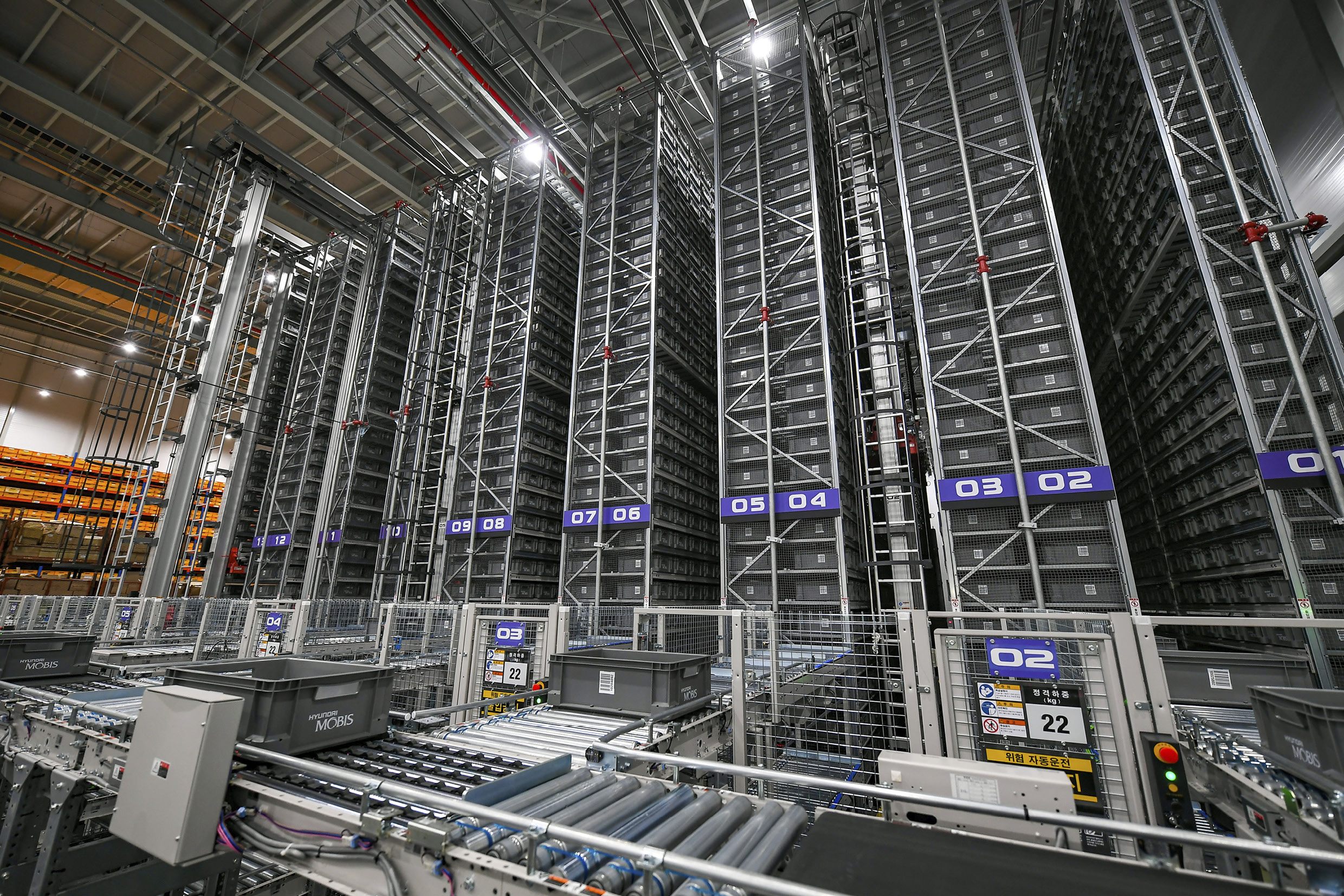 현대모비스 영남물류센터의 실내 모습