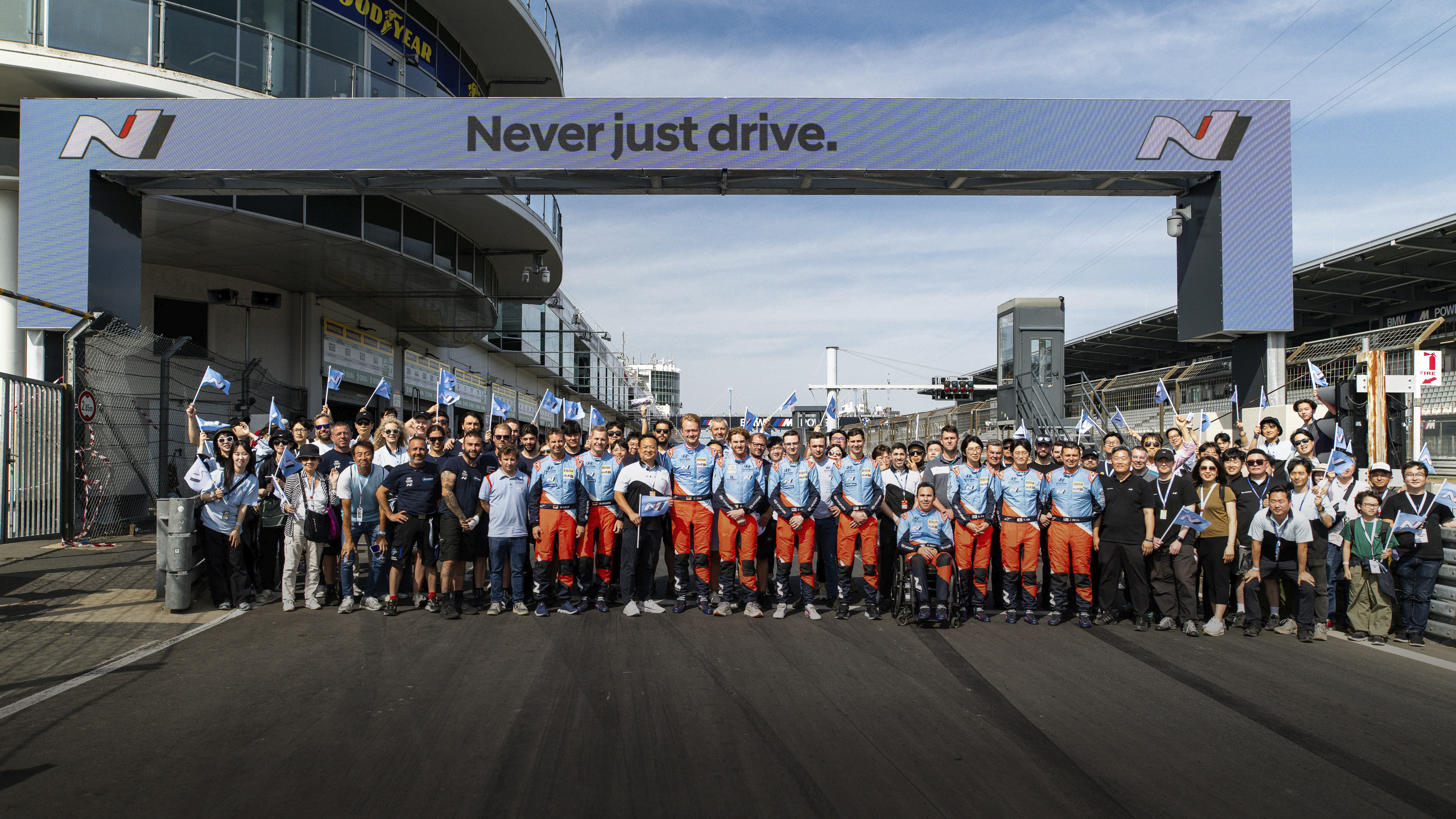 2025 뉘르부르크링 24시에서 활약한 현대 N 구성원들의 모습