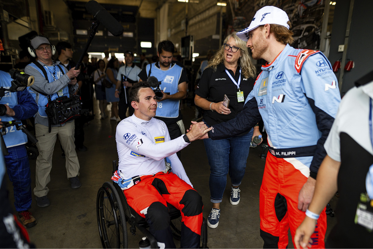 2025 뉘르부르크링 24시에서 활약한 현대 N 드라이버들의 모습