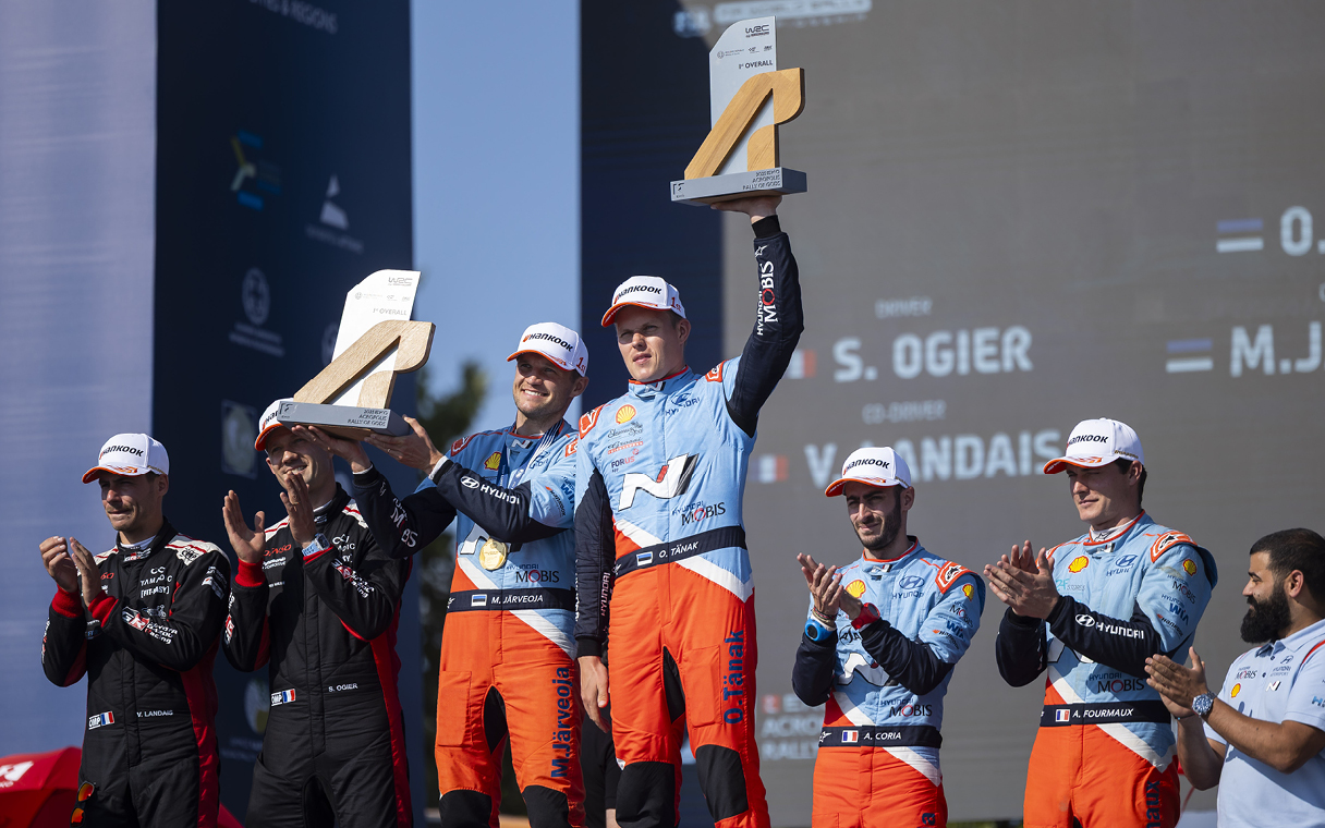 포디엄에 오른 현대팀의 모습