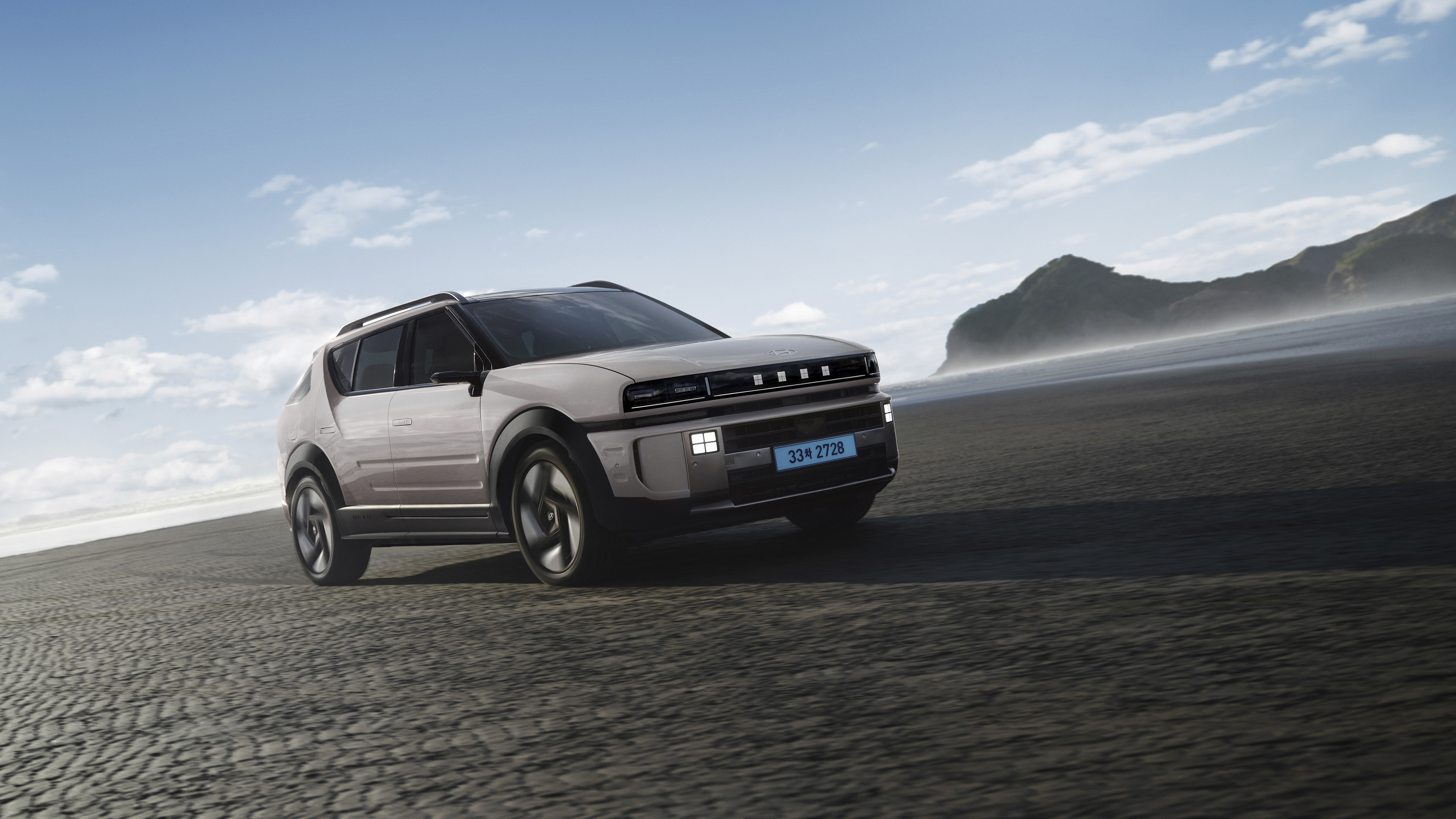 2세대 넥쏘가 주행 중인 모습