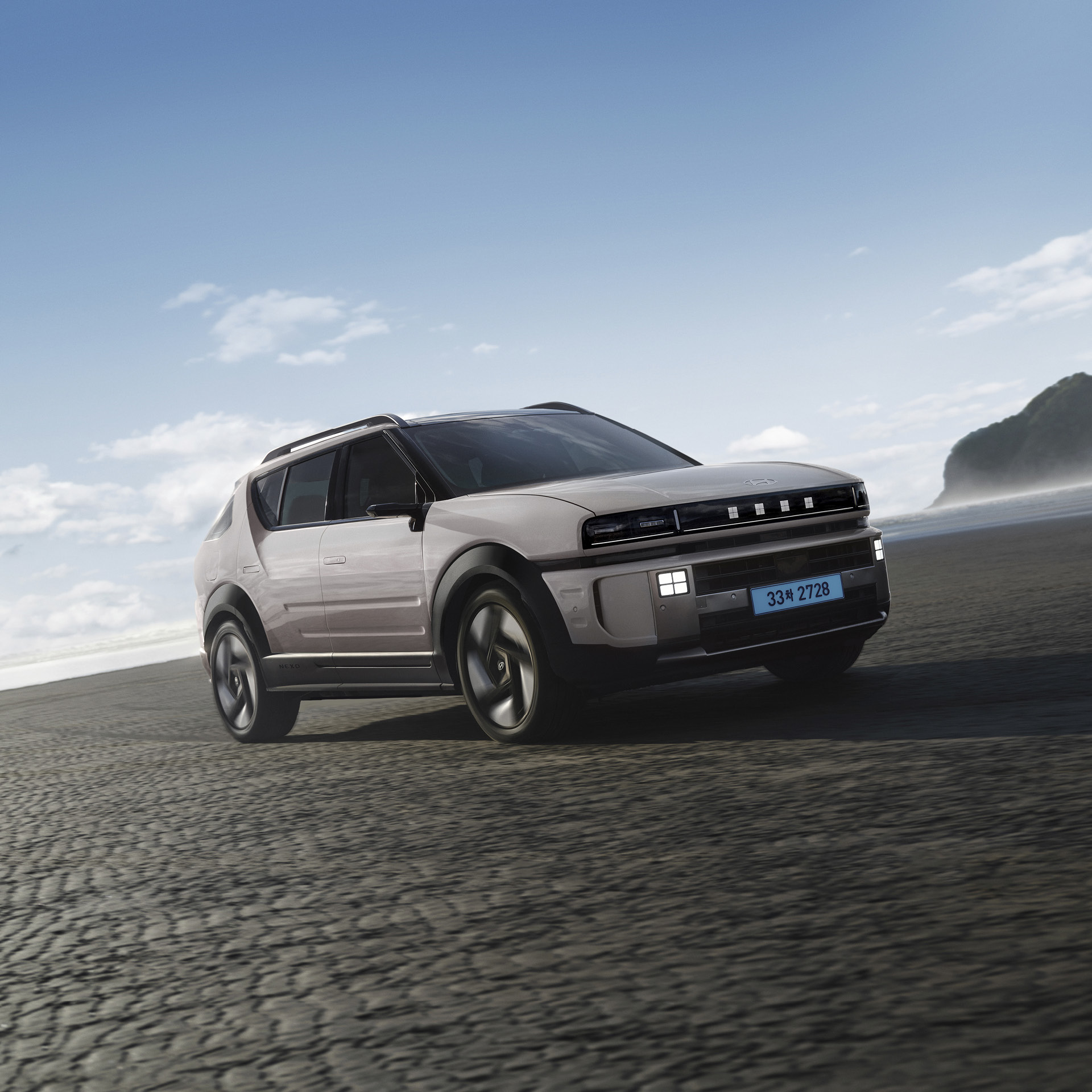 2세대 넥쏘가 주행 중인 모습