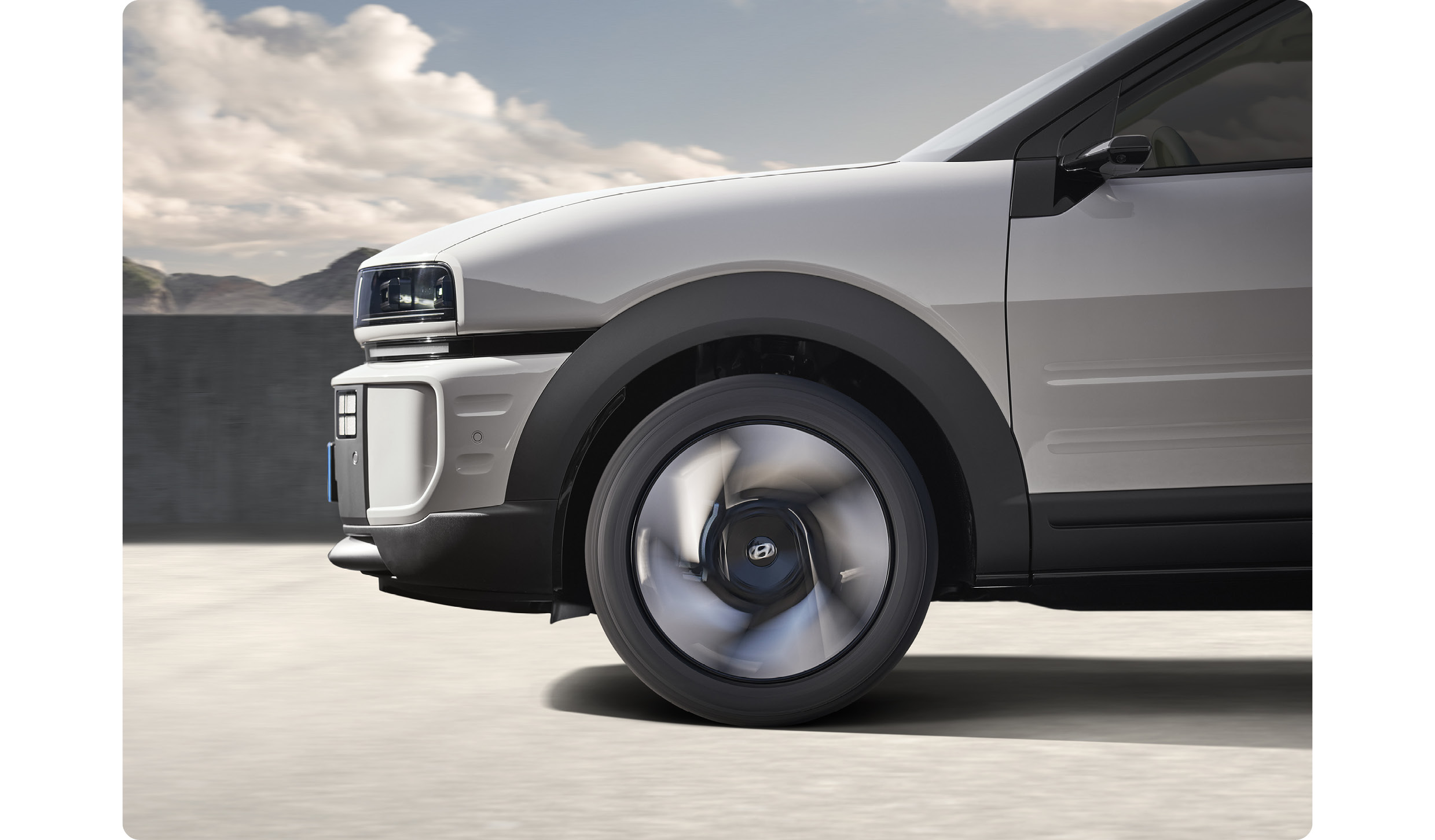 2세대 넥쏘가 주행 중인 모습