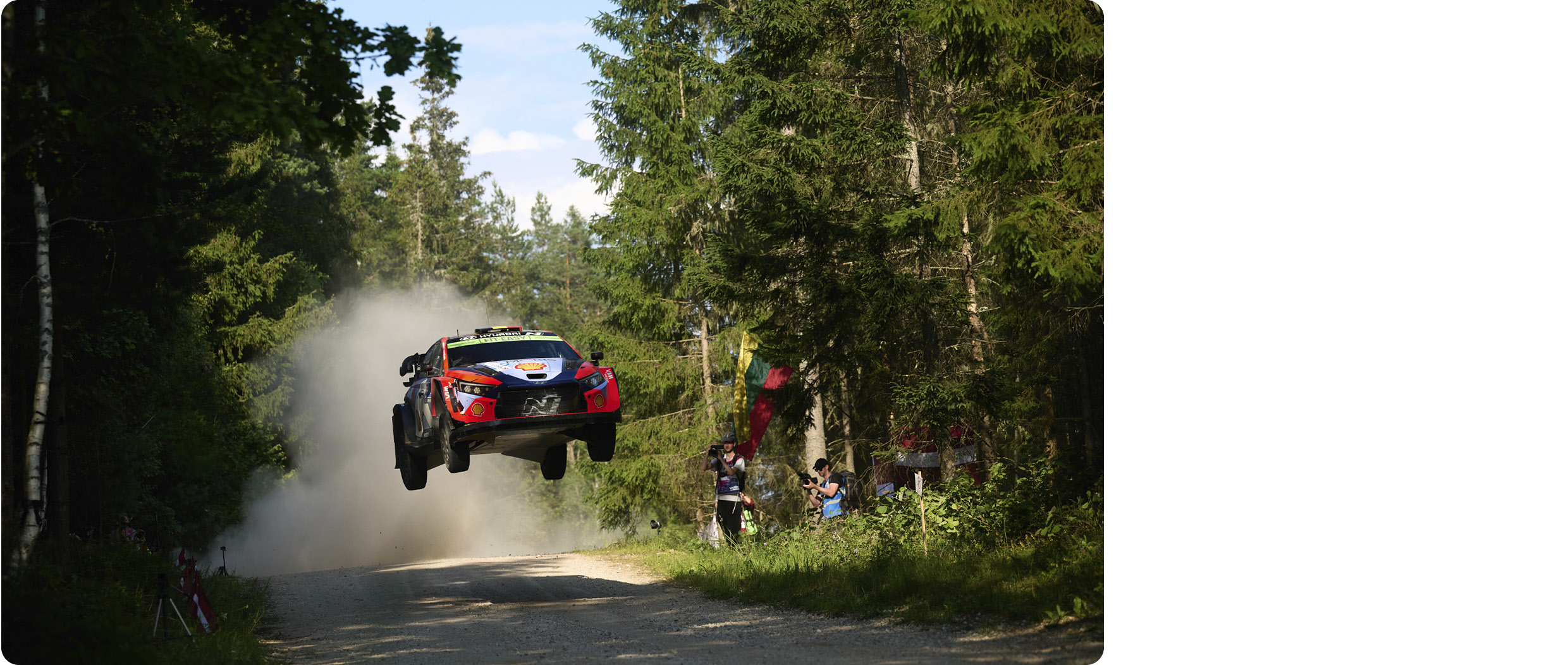 i20 wrc 랠리카 점프 모습