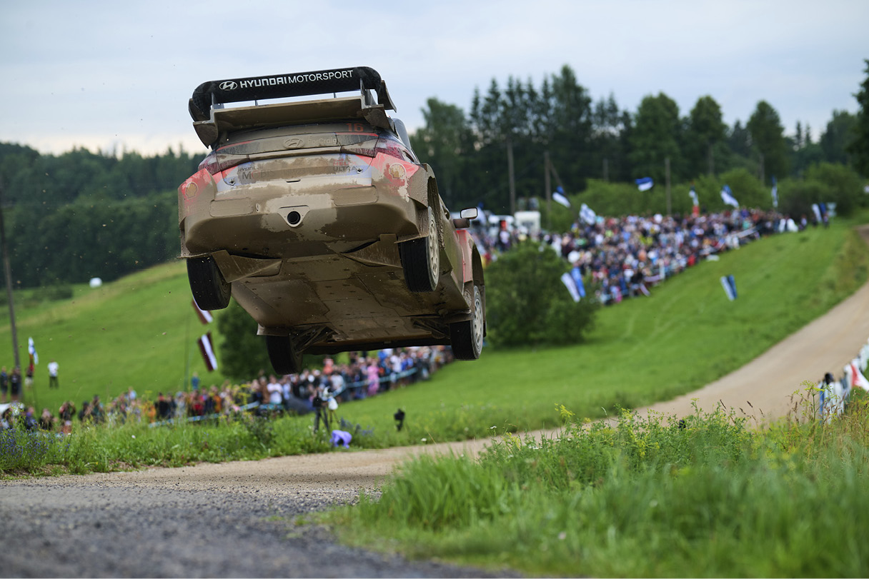 i20 wrc 랠리카 점프 모습