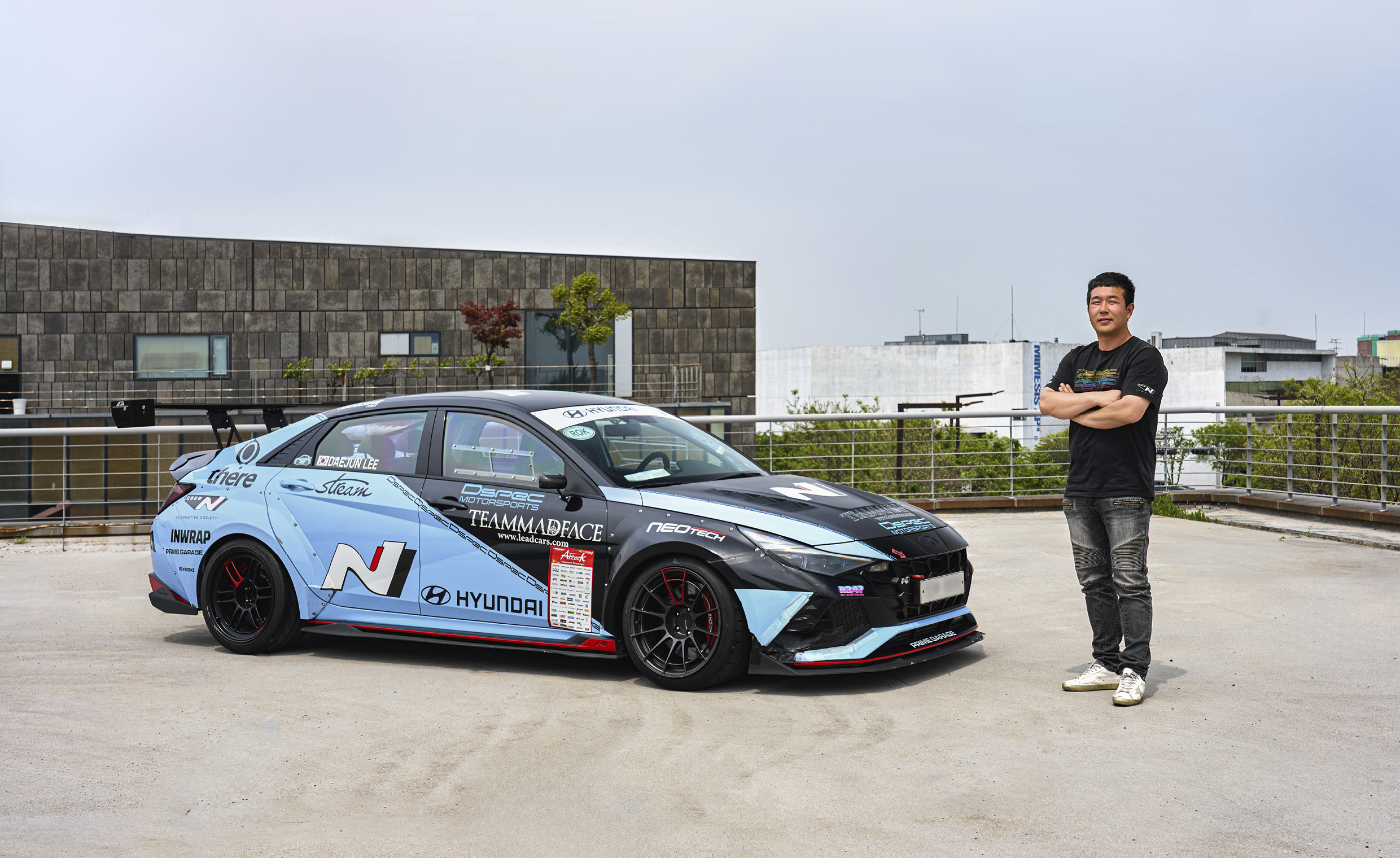 현대차 아반떼 N과 조선구 씨의 모습