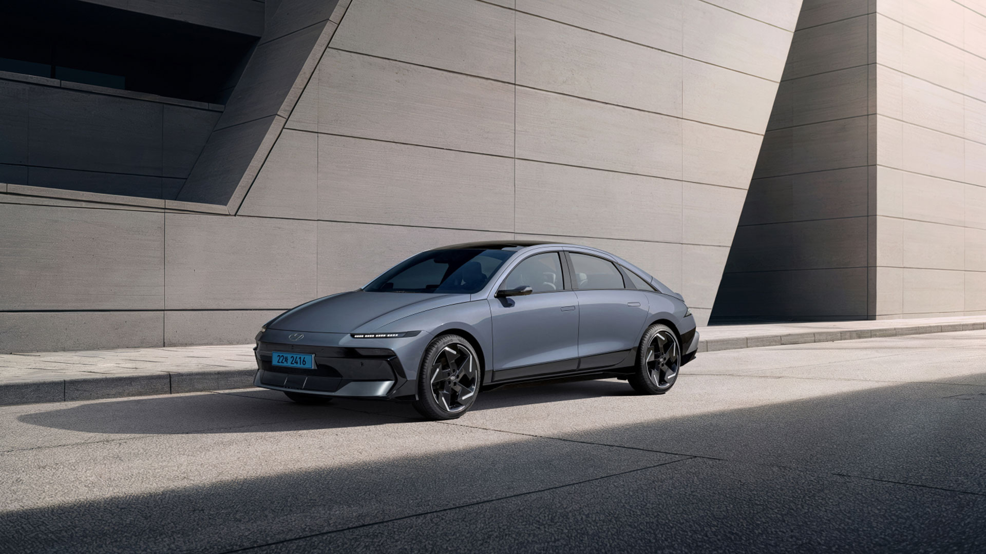 더 뉴 아이오닉 6 외장(트랜스미션 블루 펄)