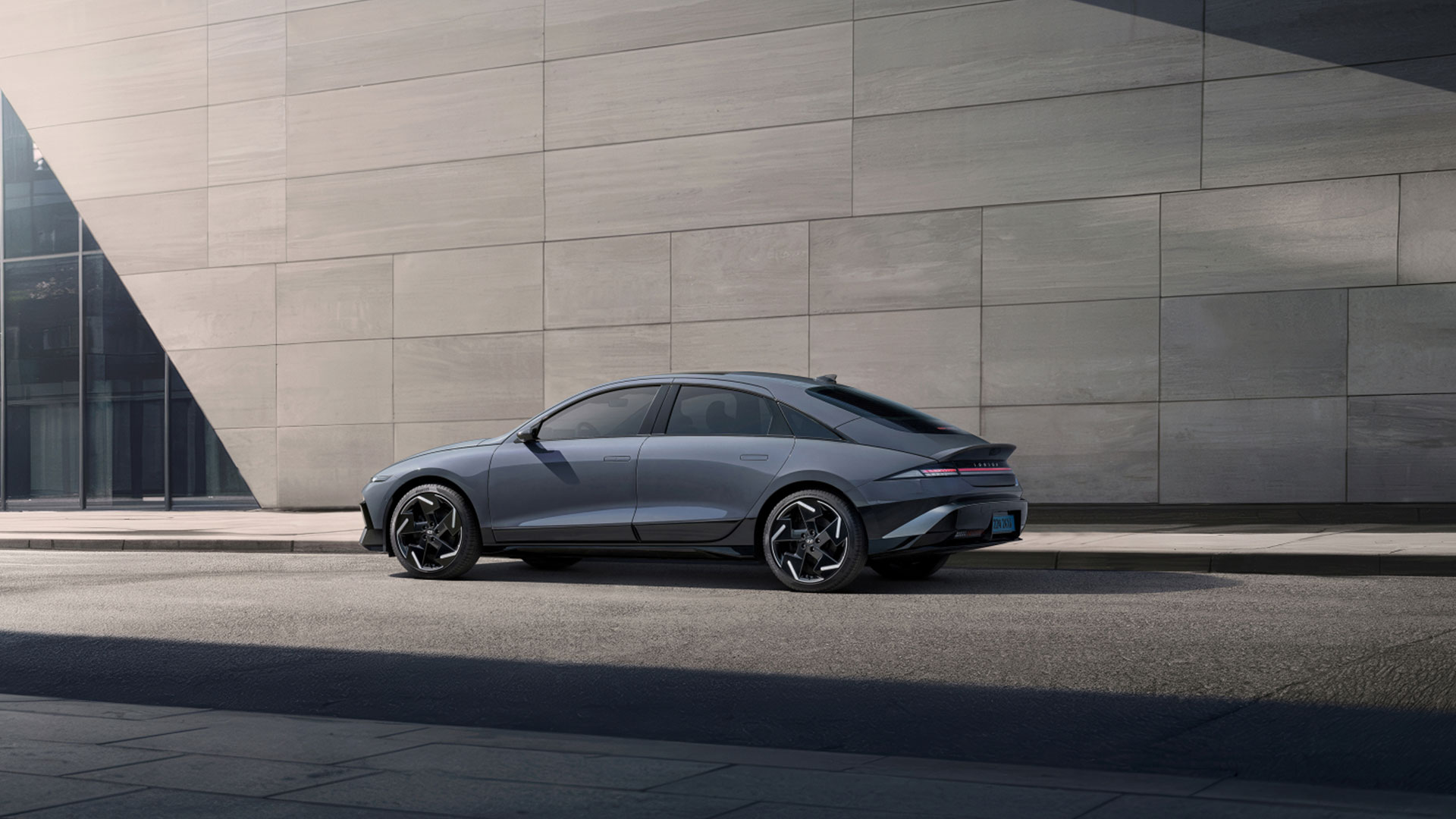 더 뉴 아이오닉 6 외장(트랜스미션 블루 펄)