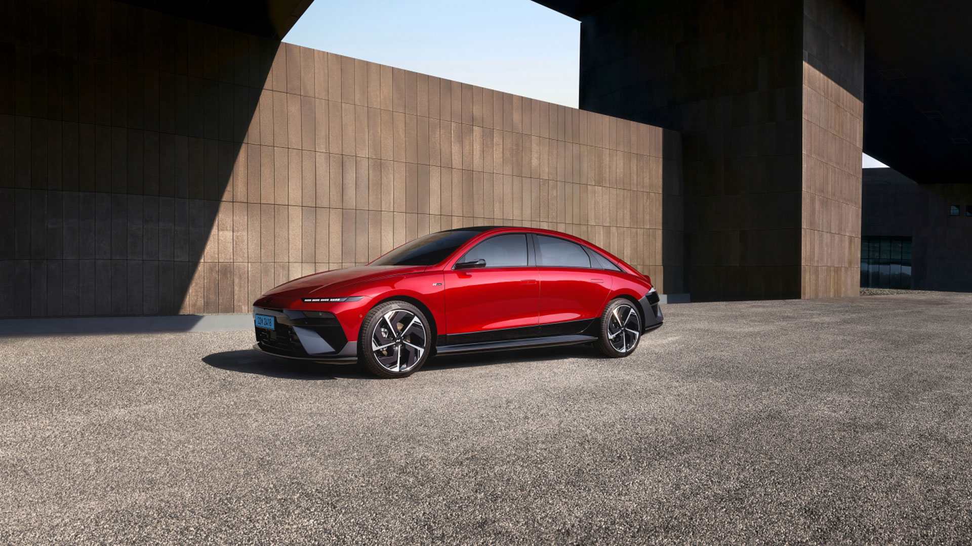 더 뉴 아이오닉 6 N 라인 외장(얼티메이트 레드 메탈릭)