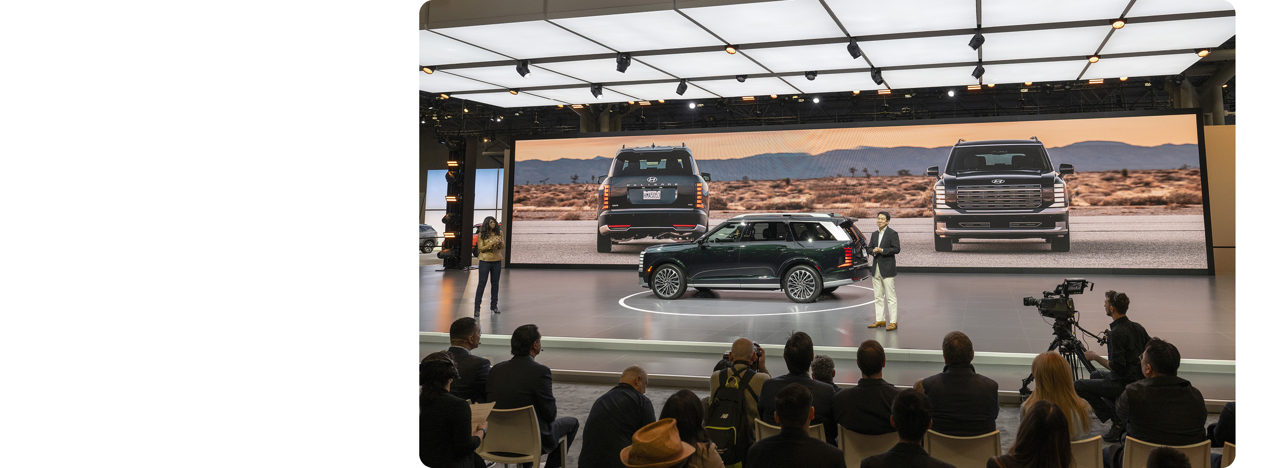 뉴욕 오토쇼에서 팰리세이드를 공개하는 모습