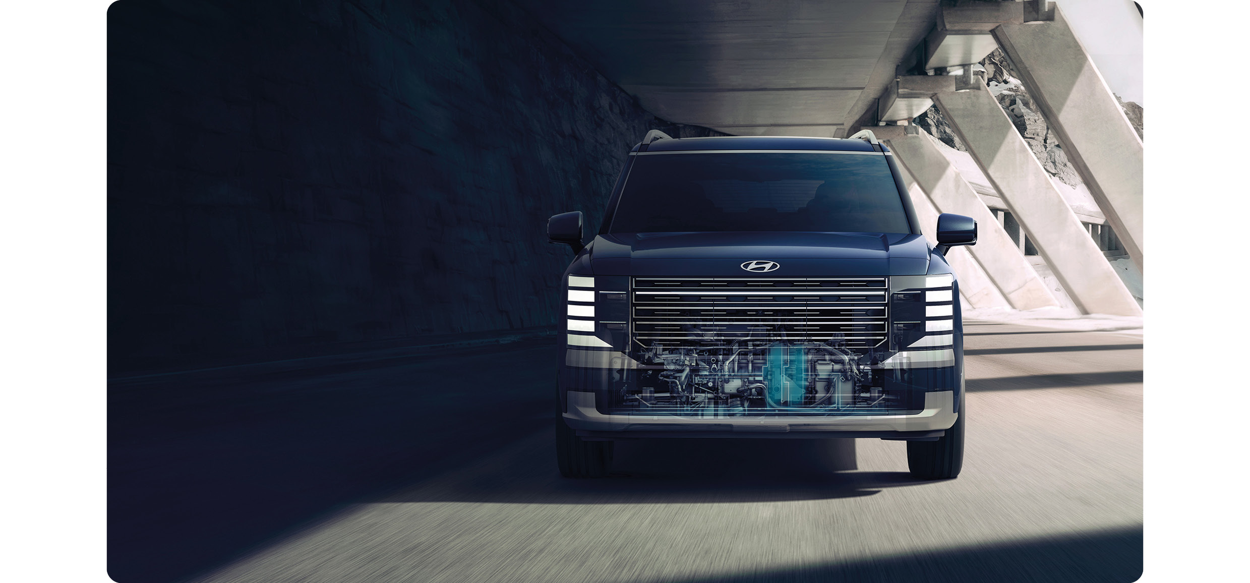 팰리세이드 하이브리드의 파워트레인이 비치는 모습