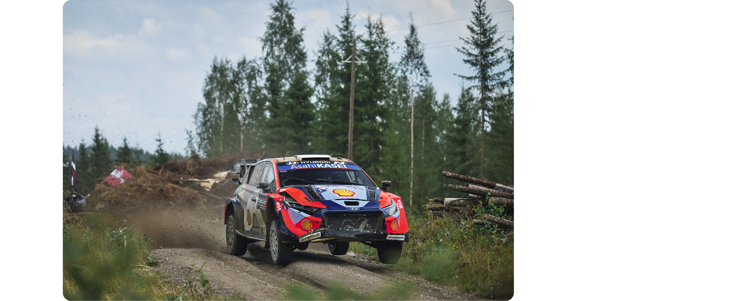 파손된 채로 경기 중인 i20 N WRC