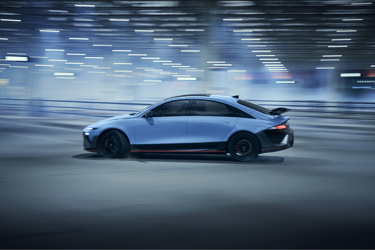 아이오닉 6 N 측면 모습