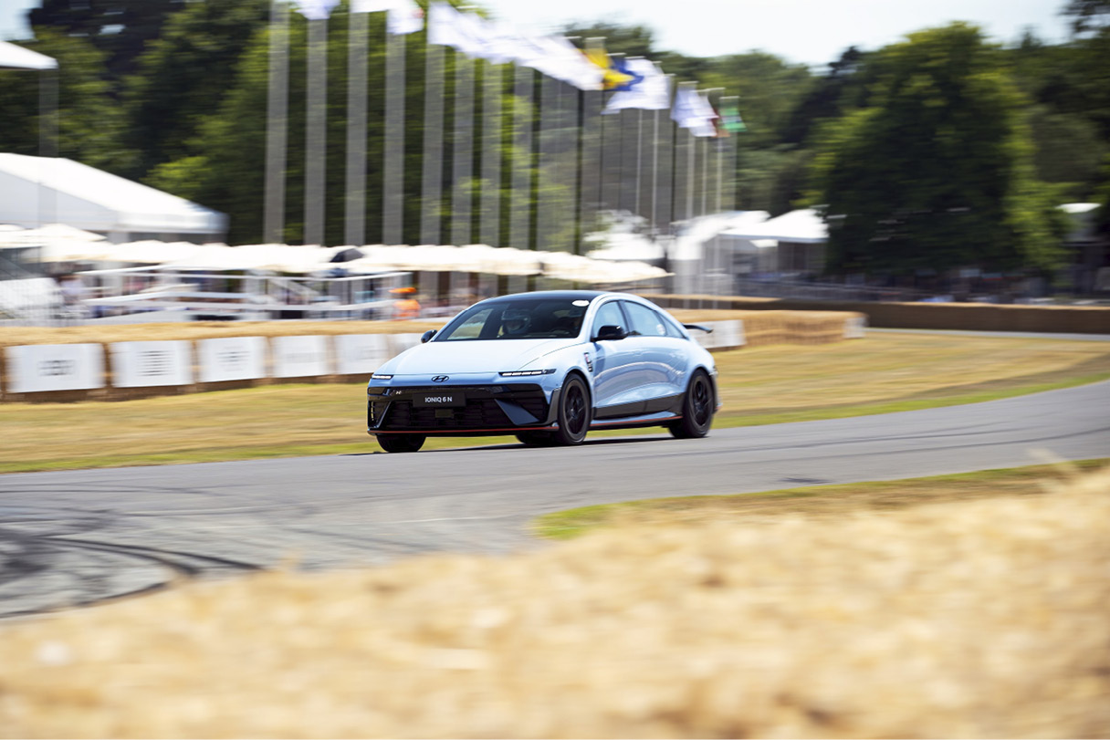 굿우드 스피드 오브 페스티벌에서 데뷔한 현대자동차 아이오닉 6 N의 모습