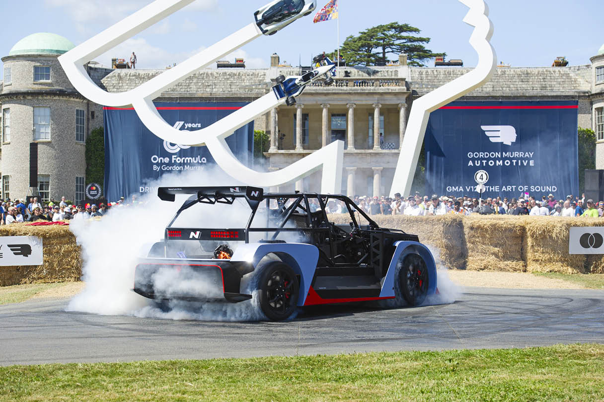 롤링랩 RN24의 굿우드 주행 모습