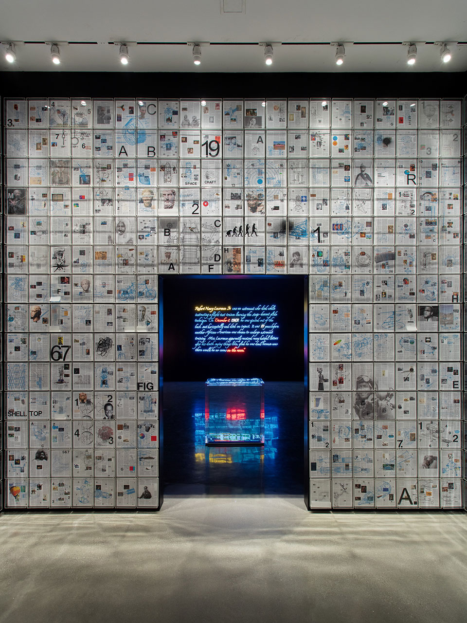 타바레스 스트란의 작품 〈Six Thousand Years〉(2018) / 출처: © Tavares Strachan, courtesy of the artist and Regen Projects, Los Angeles, photo by Brian Forrest