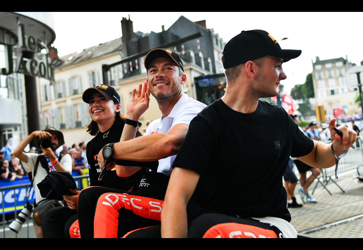 제네시스 마그마 레이싱 르망24시 드라이버의 모습