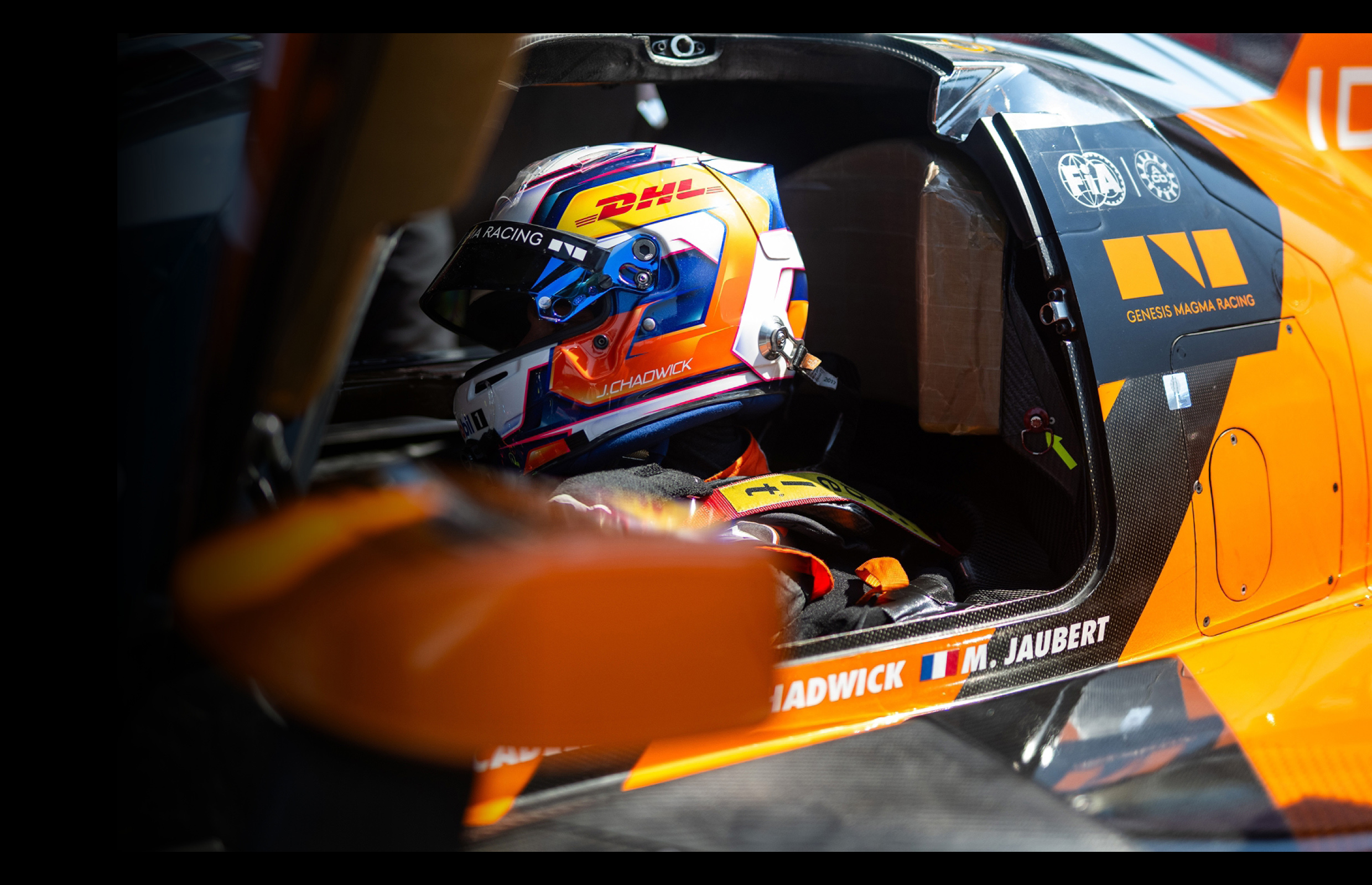 제네시스 마그마 레이싱 드라이버의 모습