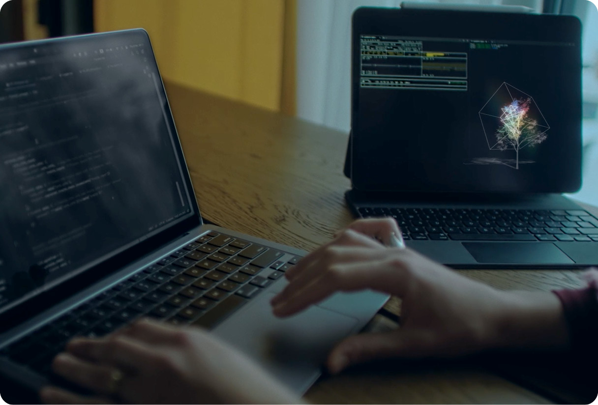 데이터를 분석하는 모습