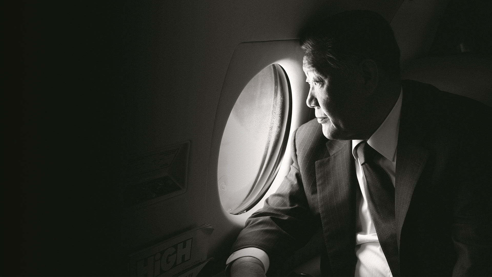 비행기 안에서 경영구상 중인 정몽구 명예회장