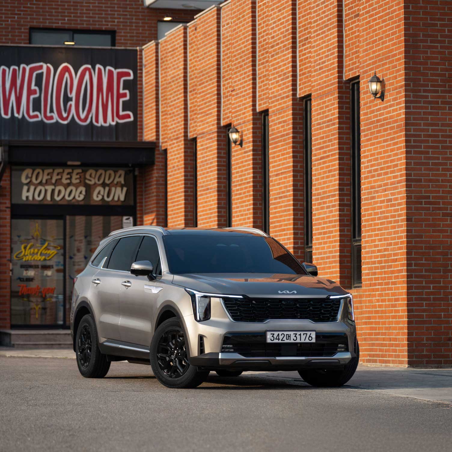 쏘렌토 하이브리드_볼캐닉 샌드브라운 전측면