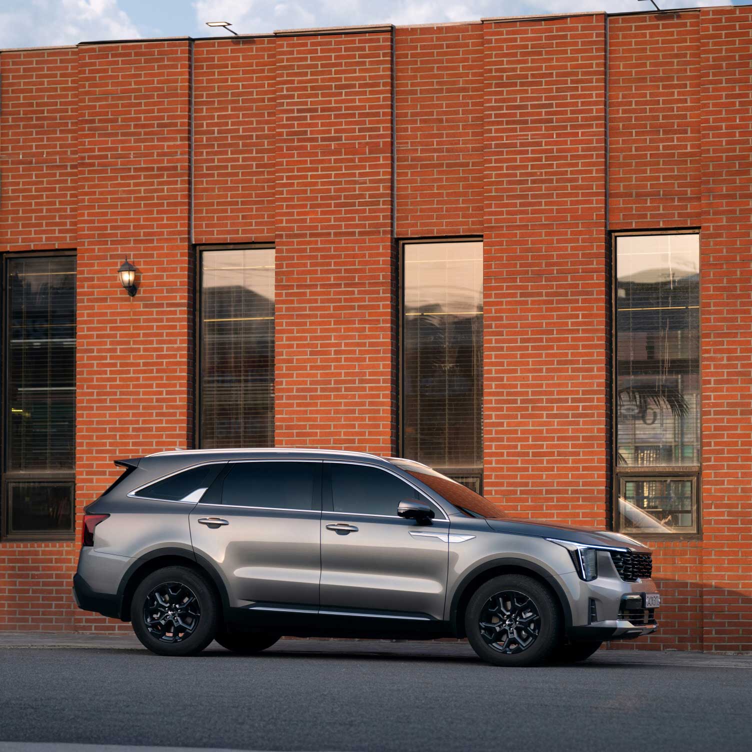 쏘렌토 하이브리드_볼캐닉 샌드브라운 측면