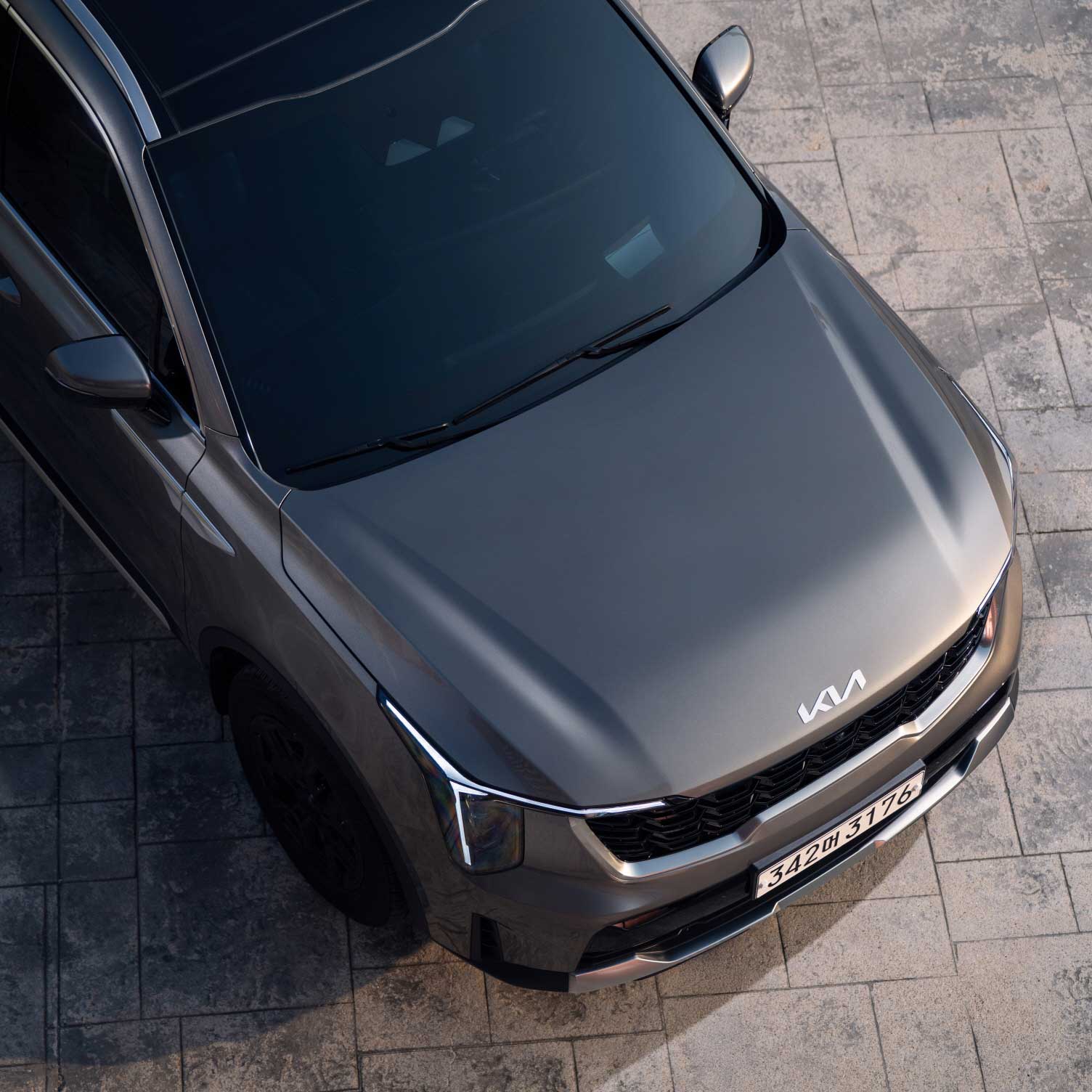 쏘렌토 하이브리드_볼캐닉 샌드브라운 위에서 내려다본 전면 모습