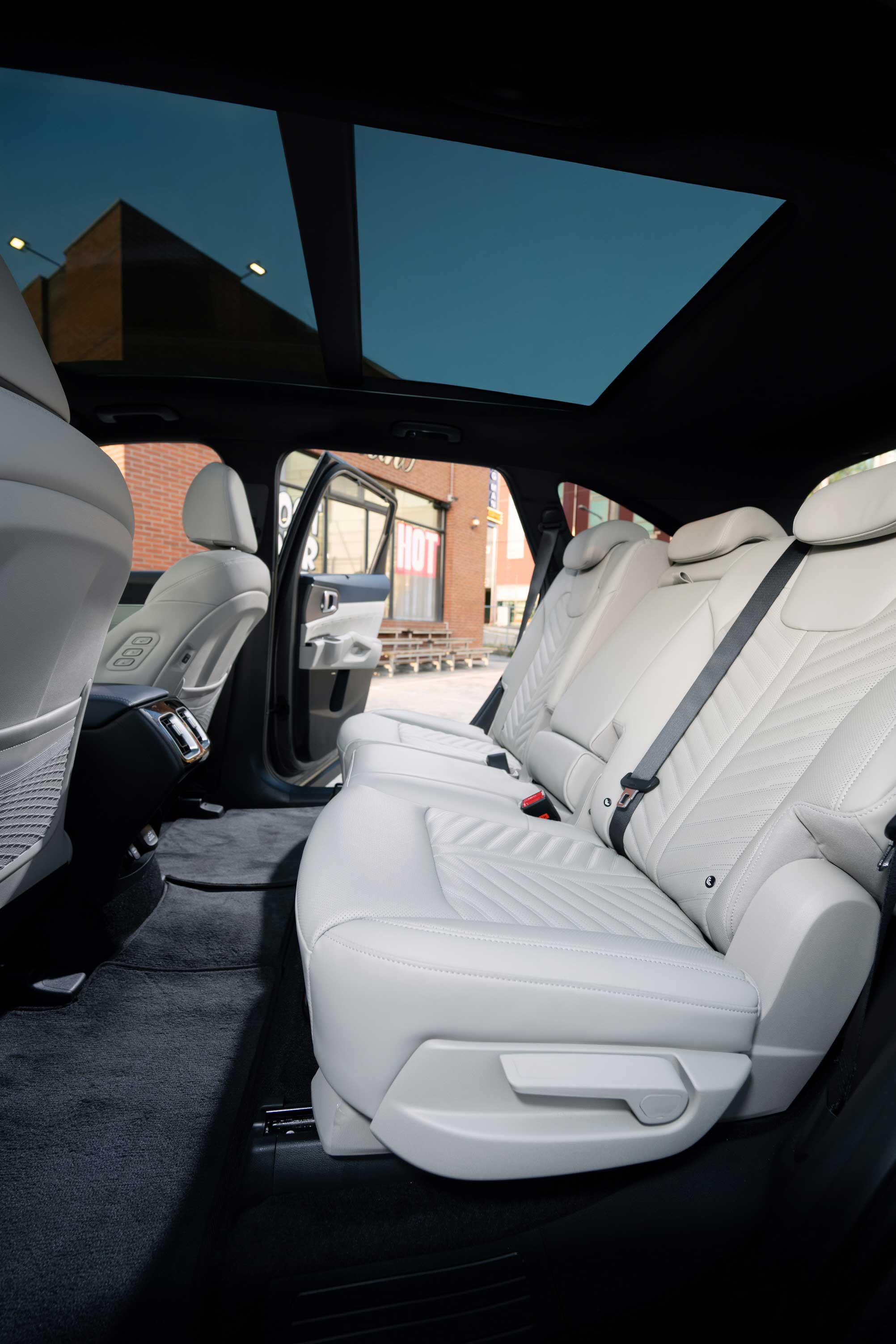 쏘렌토 하이브리드_볼캐닉 샌드브라운 내부 인테리어