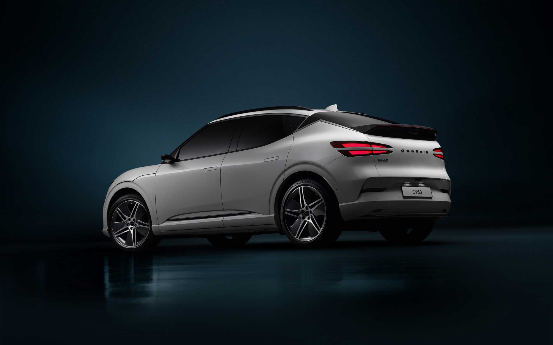 제네시스 GV60_후측면