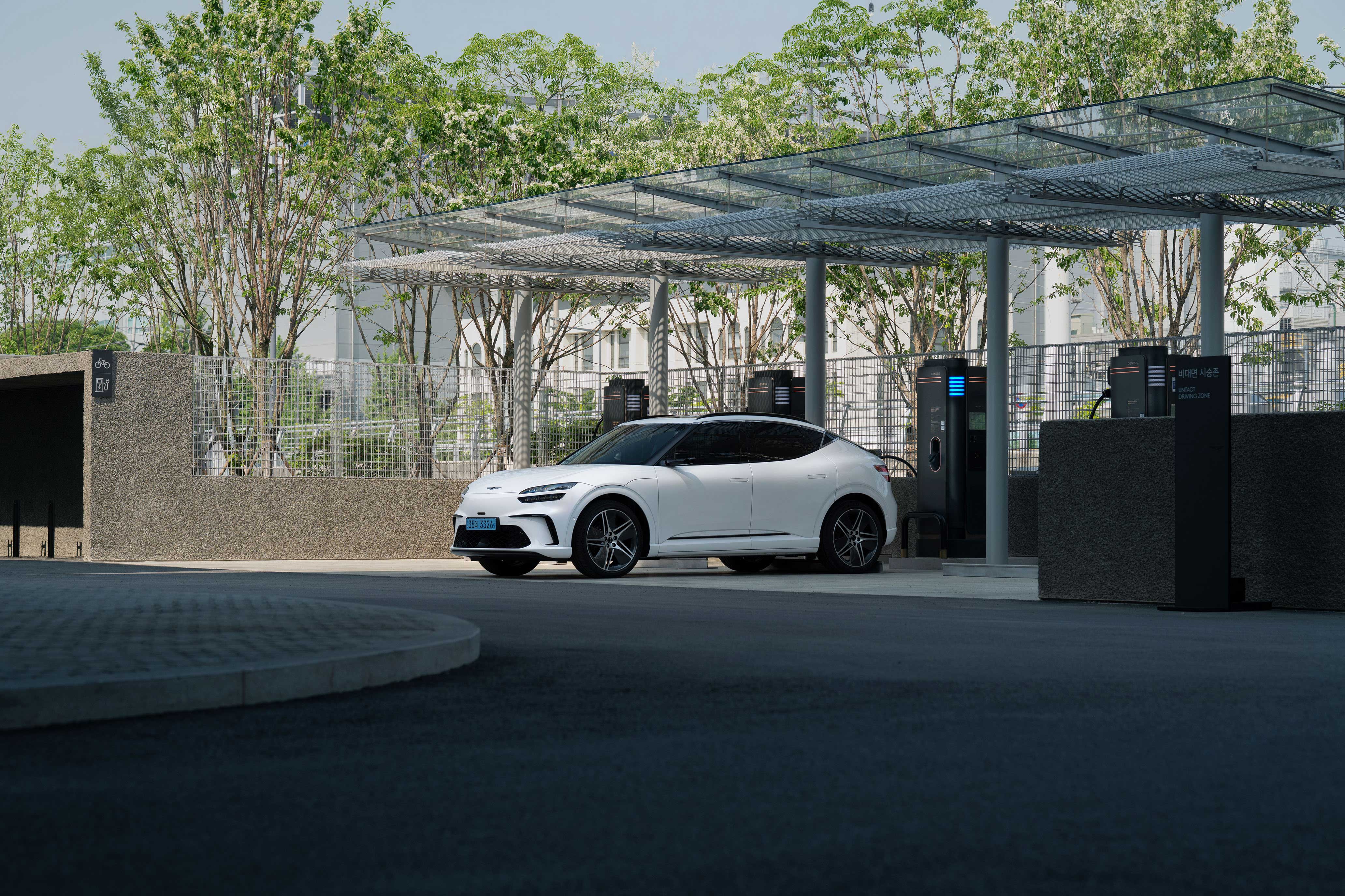 제네시스 청주에서의 GV60_전기차 충전소