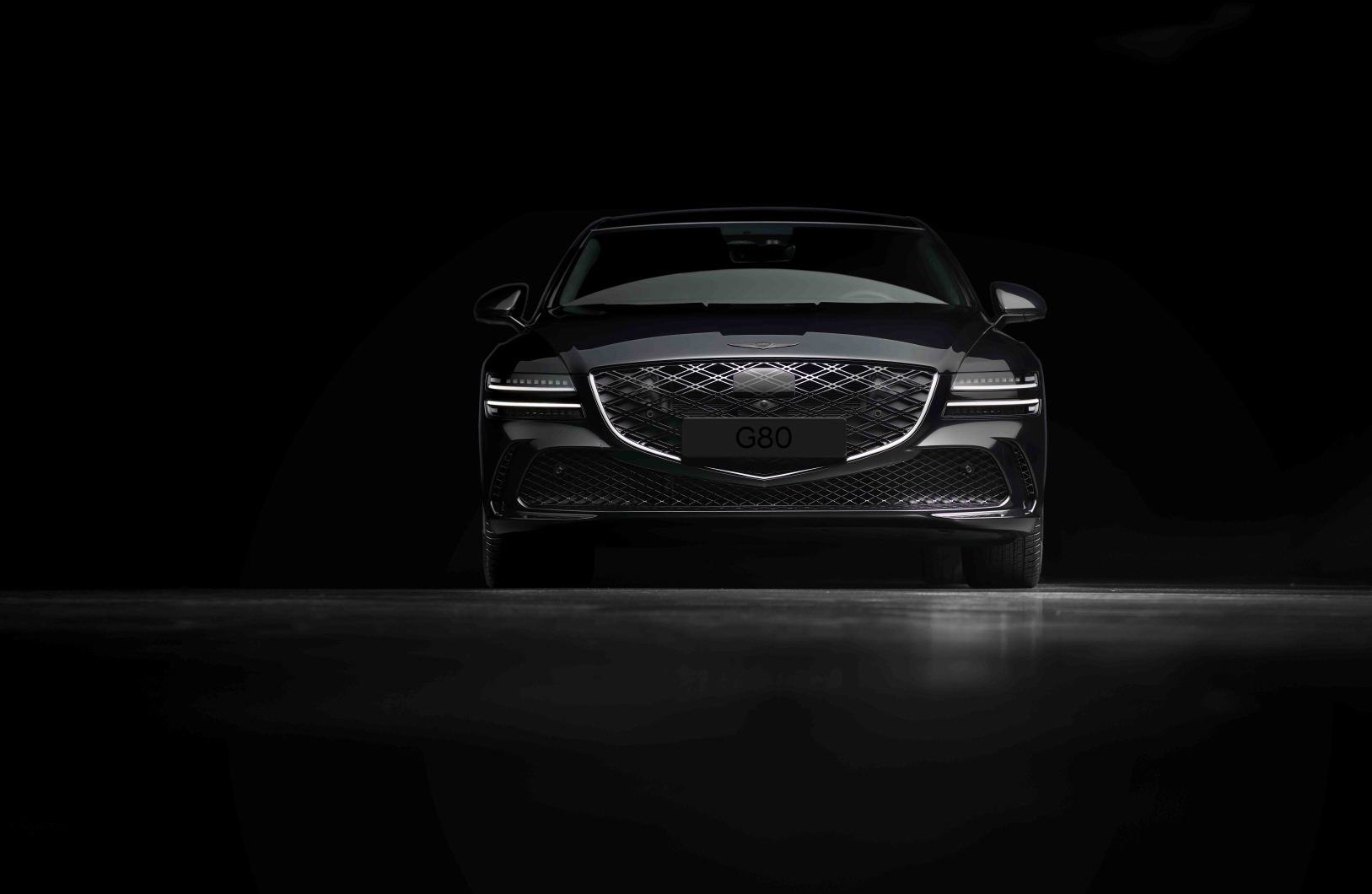 디테일이 빚어낸 우아함으로 어둠 속에서 더욱 선명해지는 제네시스 G80 블랙.