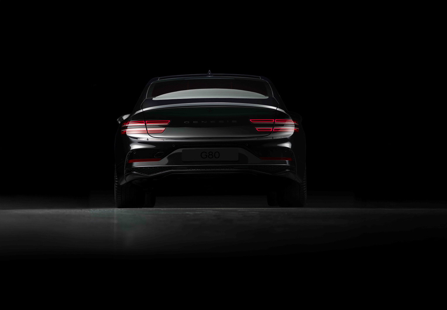 디테일이 빚어낸 우아함으로 어둠 속에서 더욱 선명해지는 제네시스 G80 블랙.
