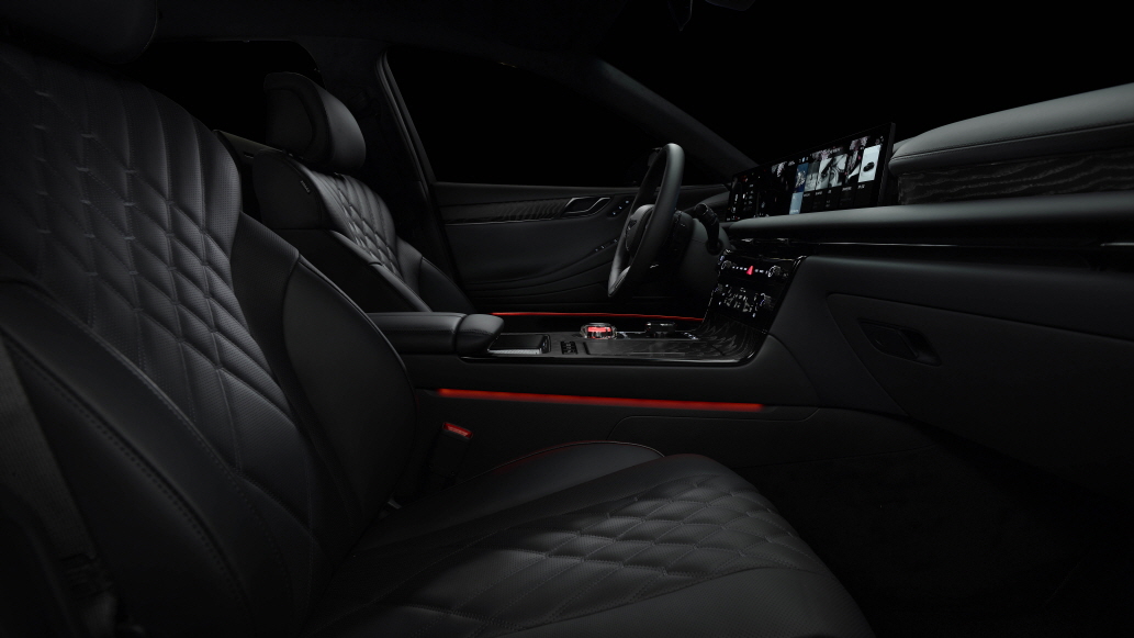 디테일이 빚어낸 우아함으로 어둠 속에서 더욱 선명해지는 제네시스 G80 블랙.