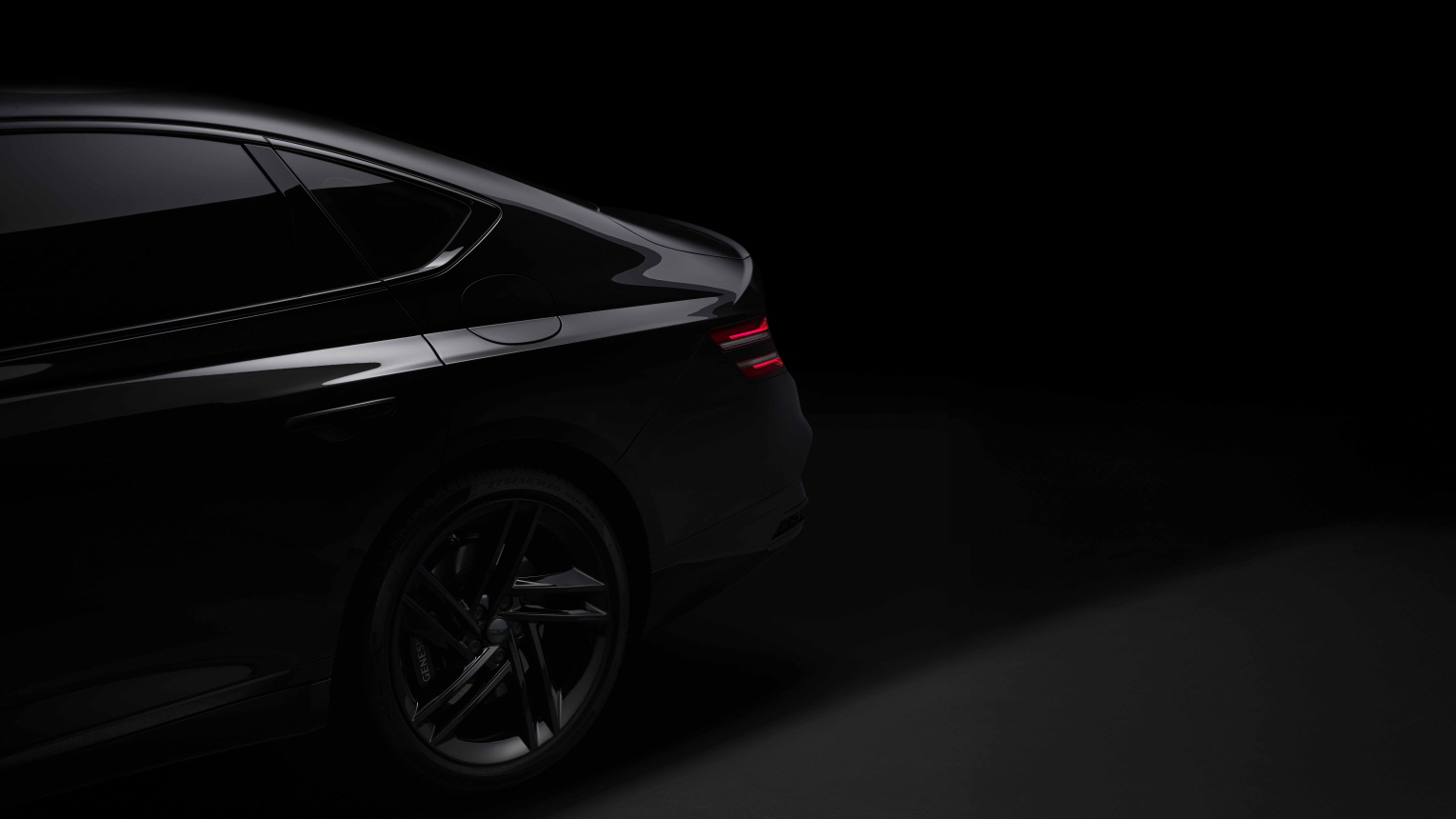 디테일이 빚어낸 우아함으로 어둠 속에서 더욱 선명해지는 제네시스 G80 블랙.