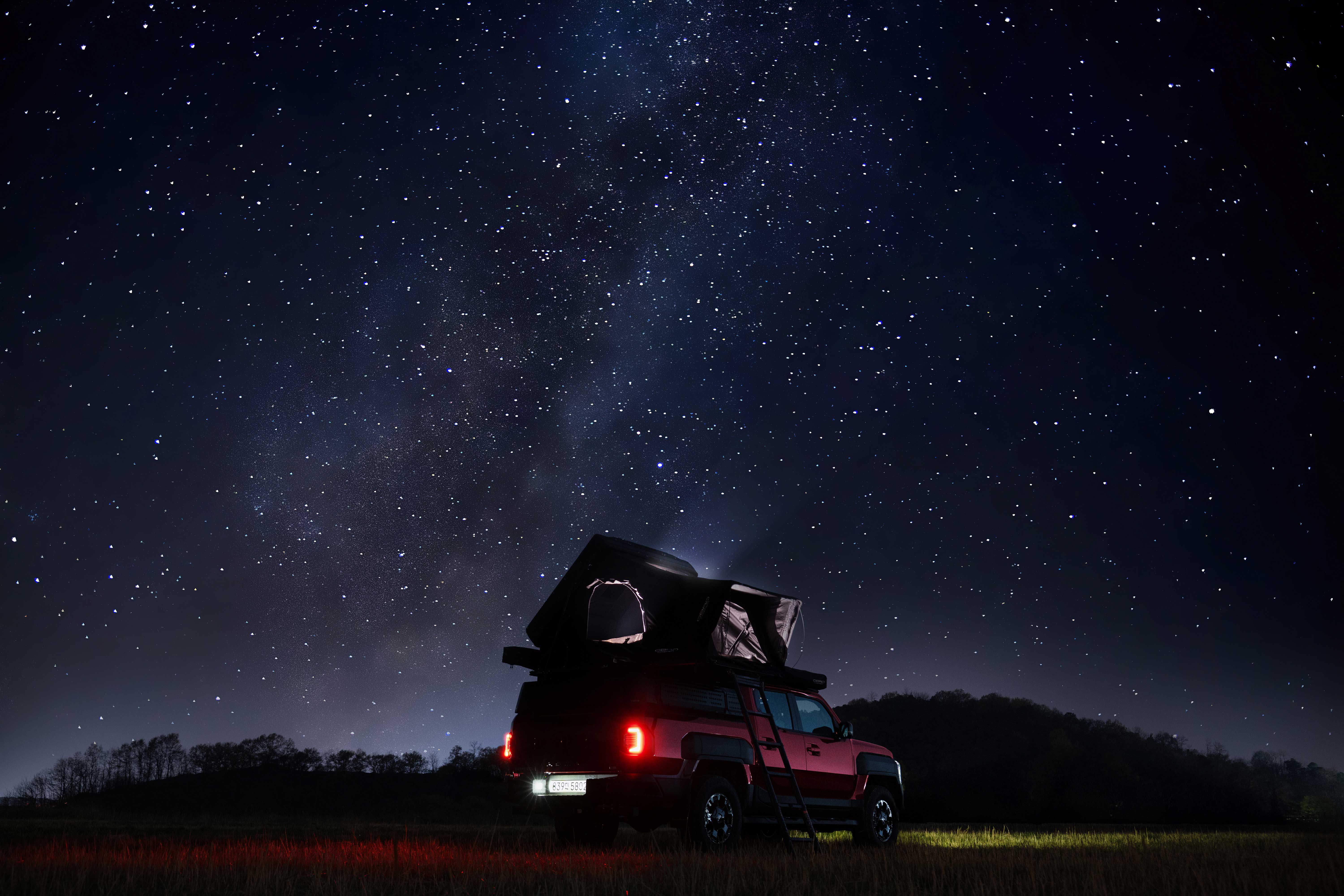 기아 타스만_야간 후측면(텐트)