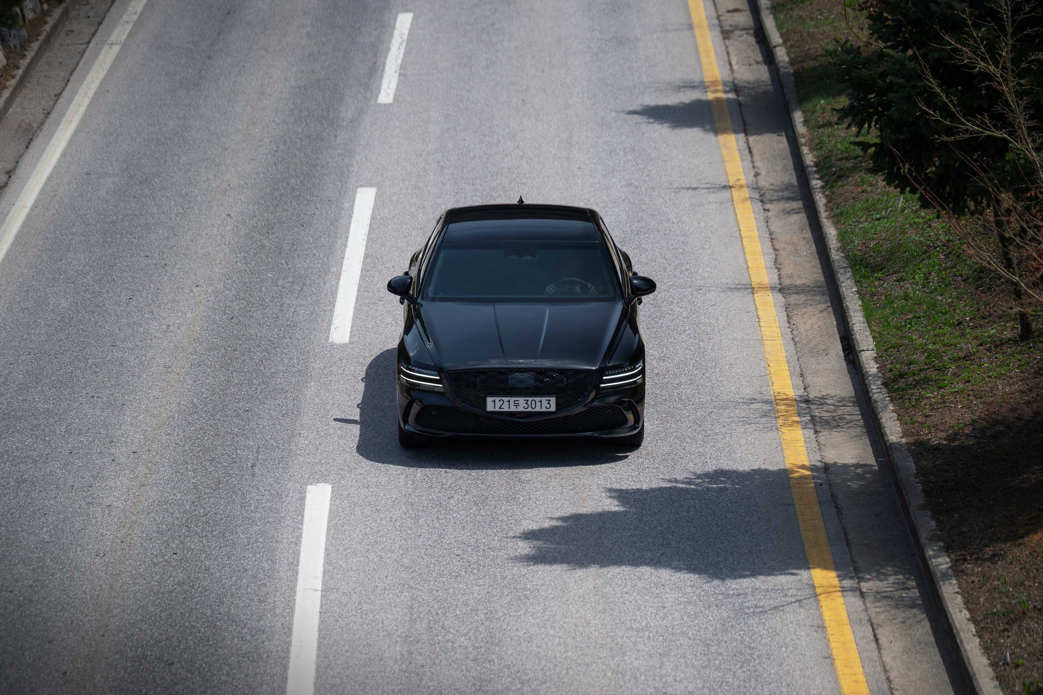 속초의 자연에서 제네시스 G80 블랙_전면