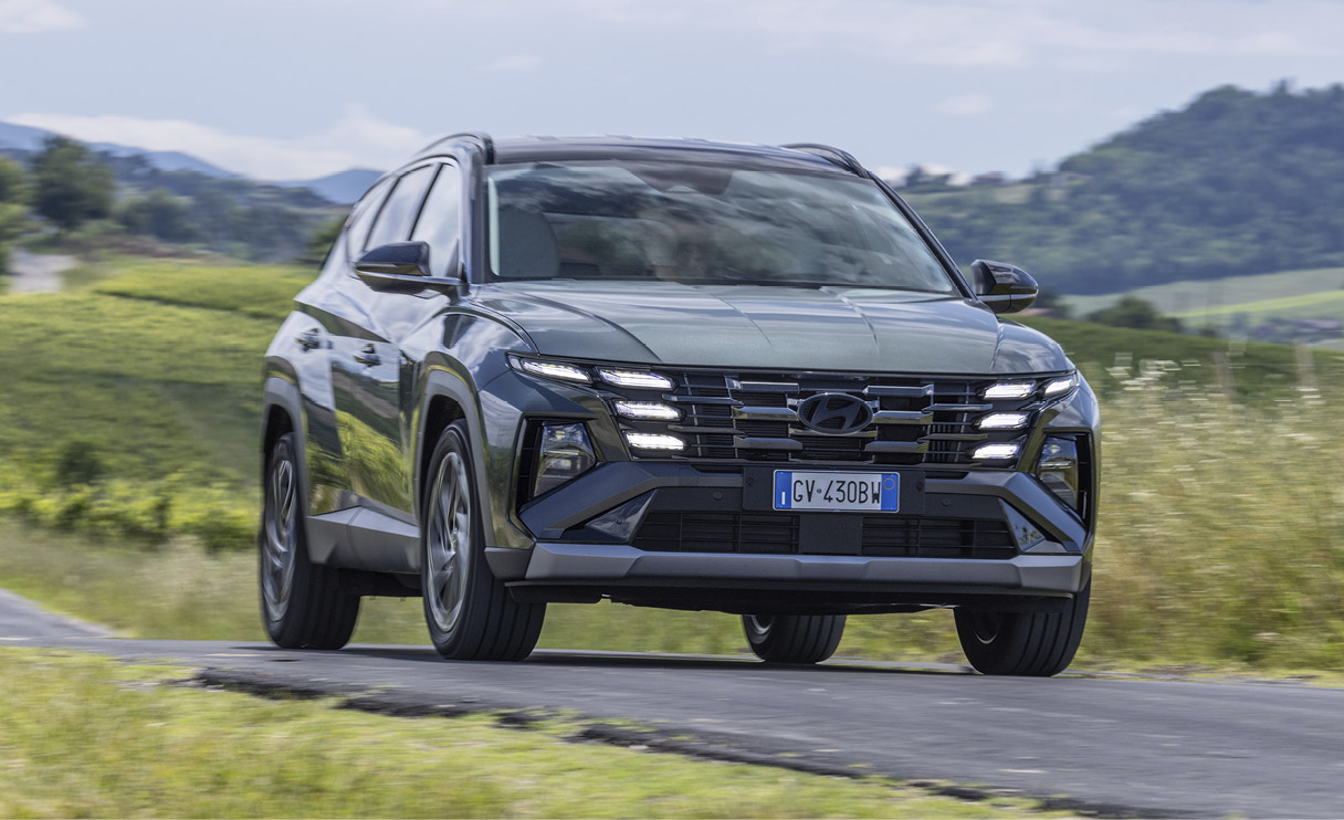 투싼이 주행 중인 모습