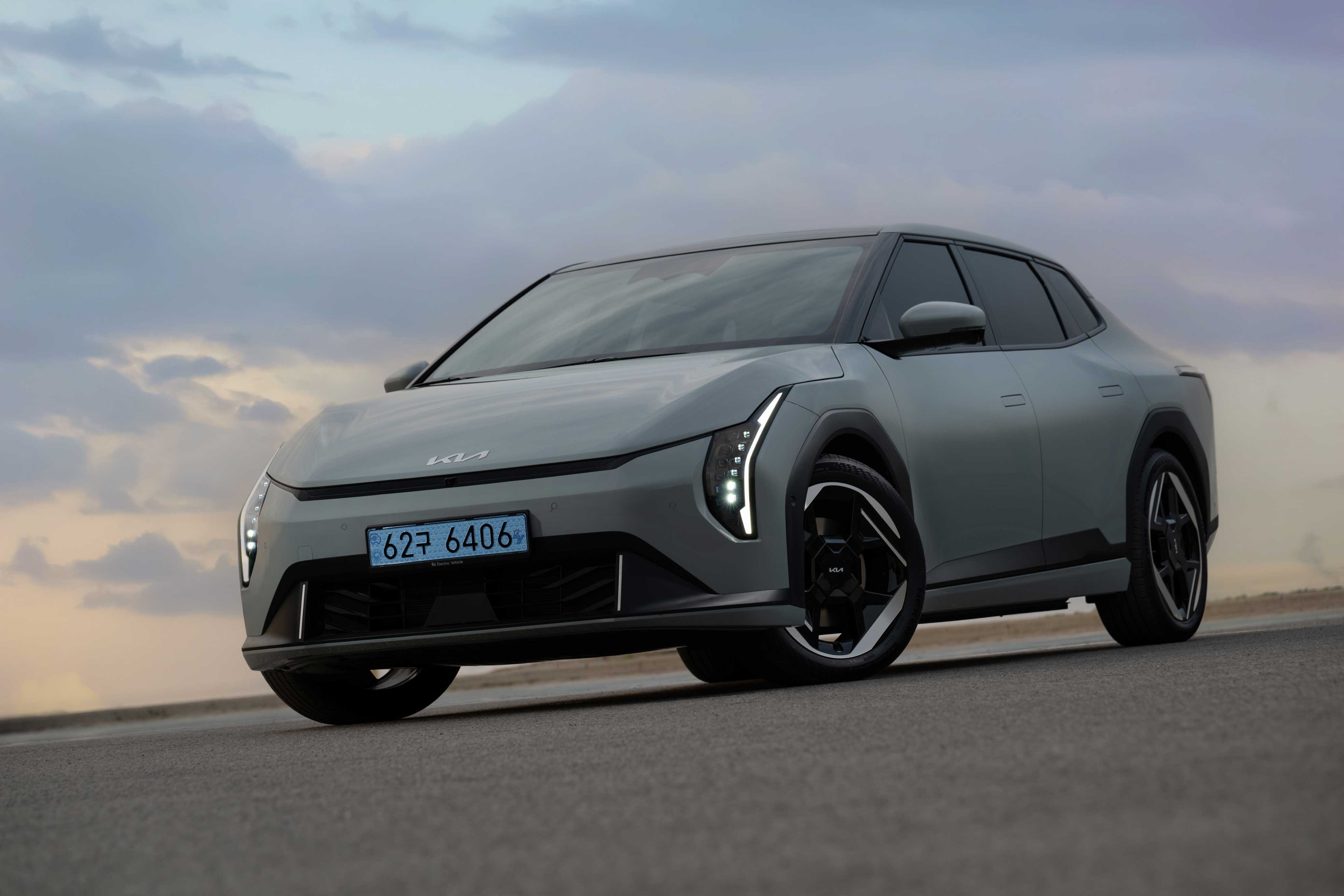 경북 울진 비상활주로 위에서의 EV4_전측면2