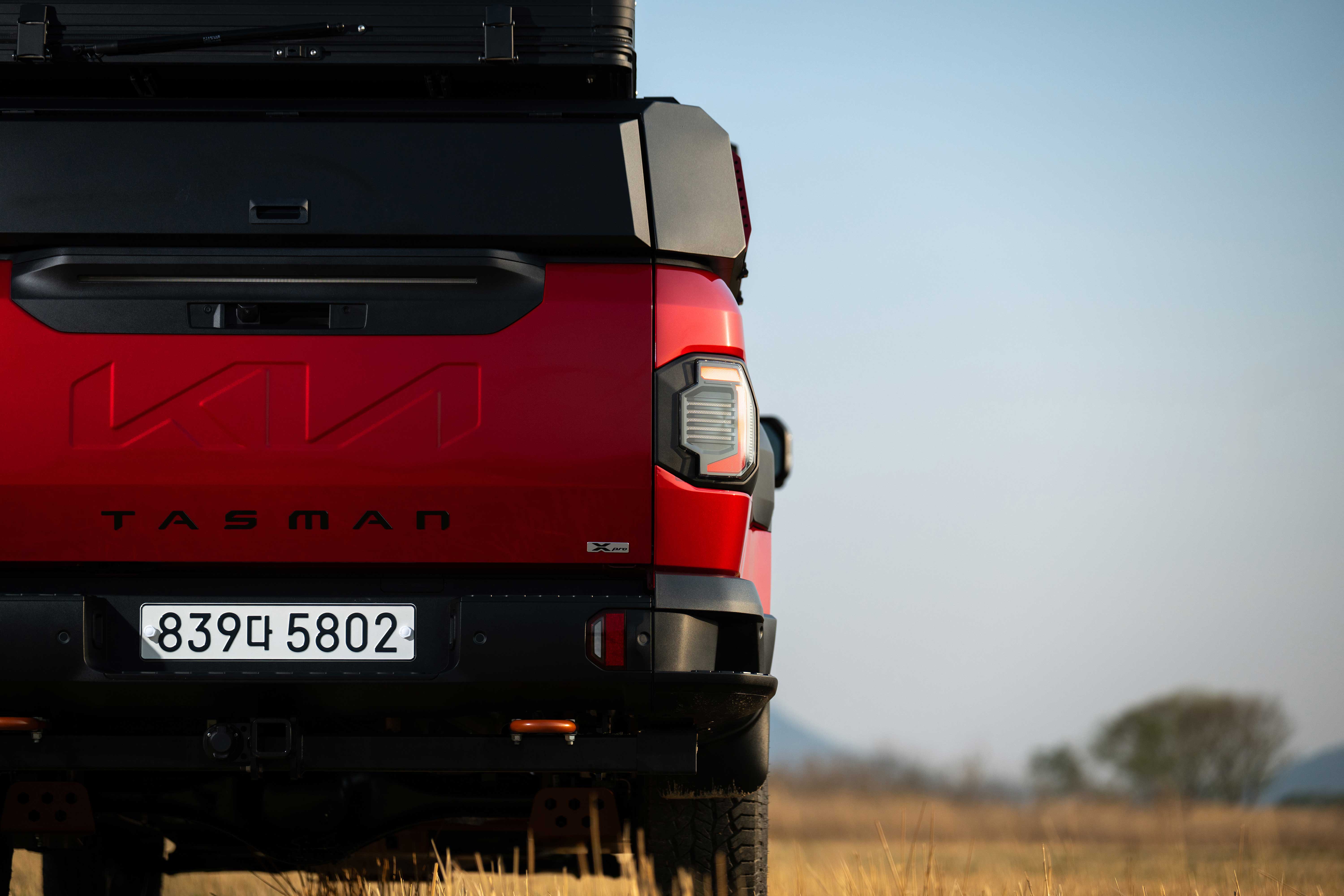 기아 타스만의 오프로드 감성_ 후면