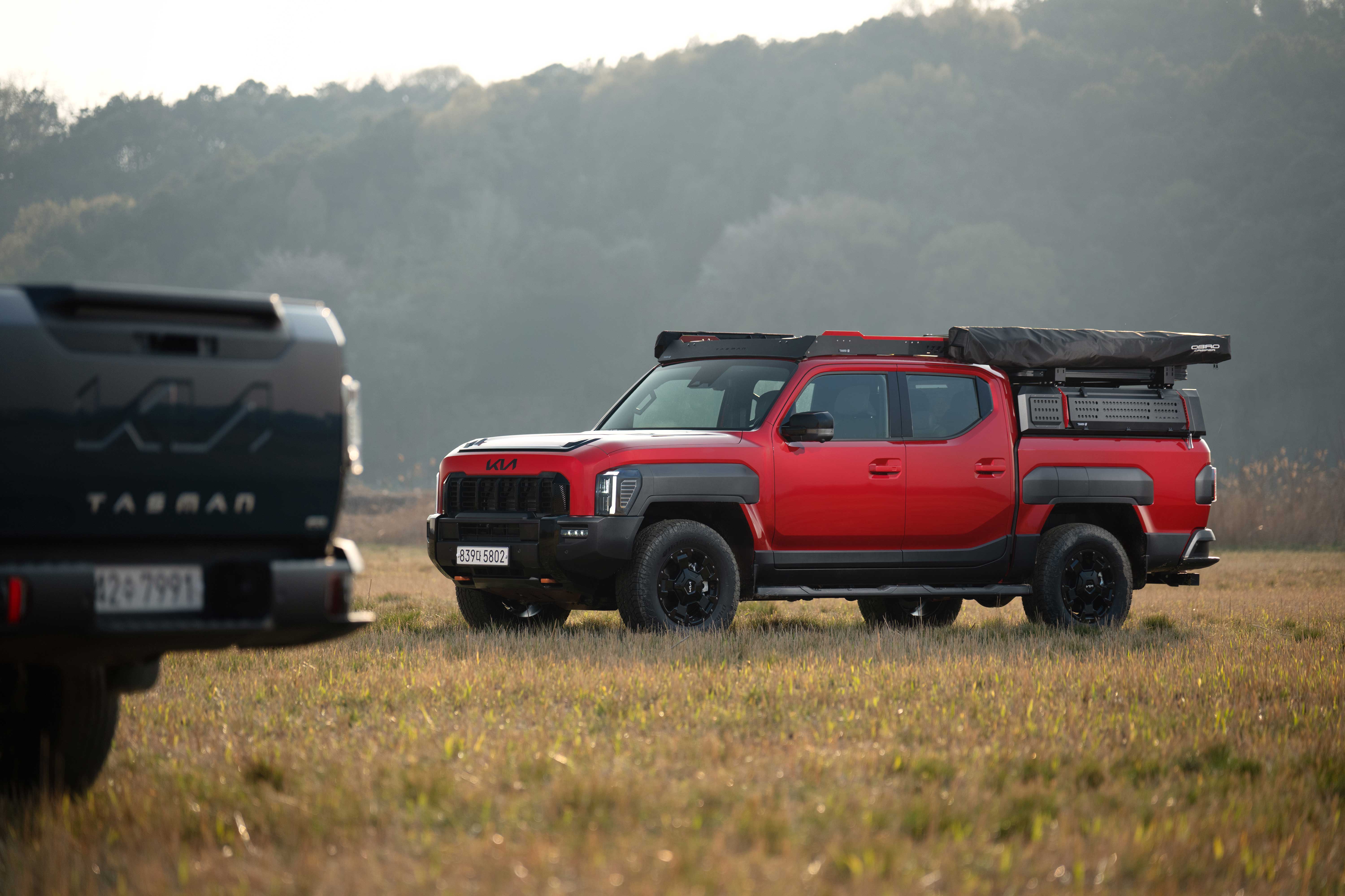 기아 타스만의 오프로드 감성_ 측면2