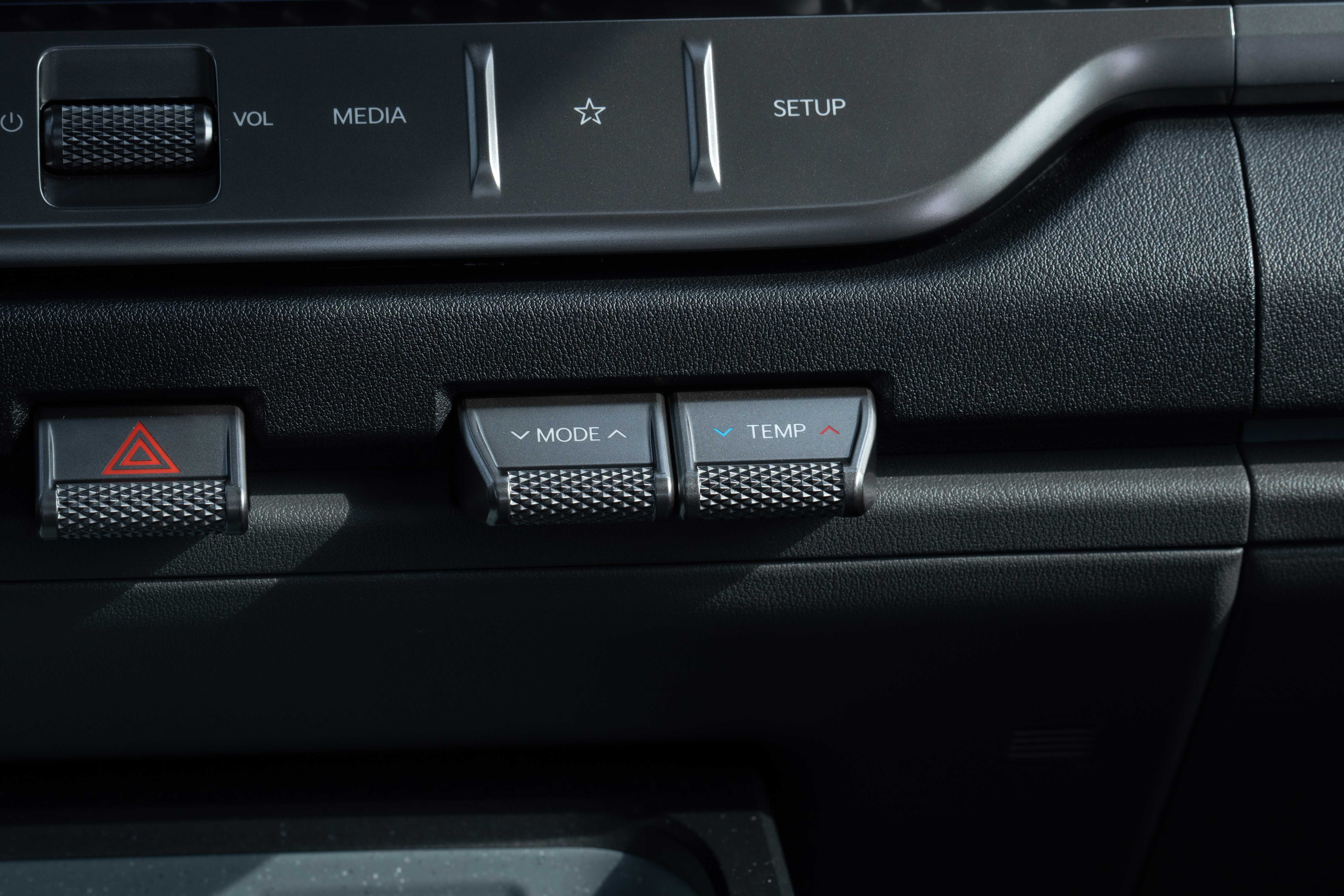 기아 타스만의 오프로드 감성_ 버튼